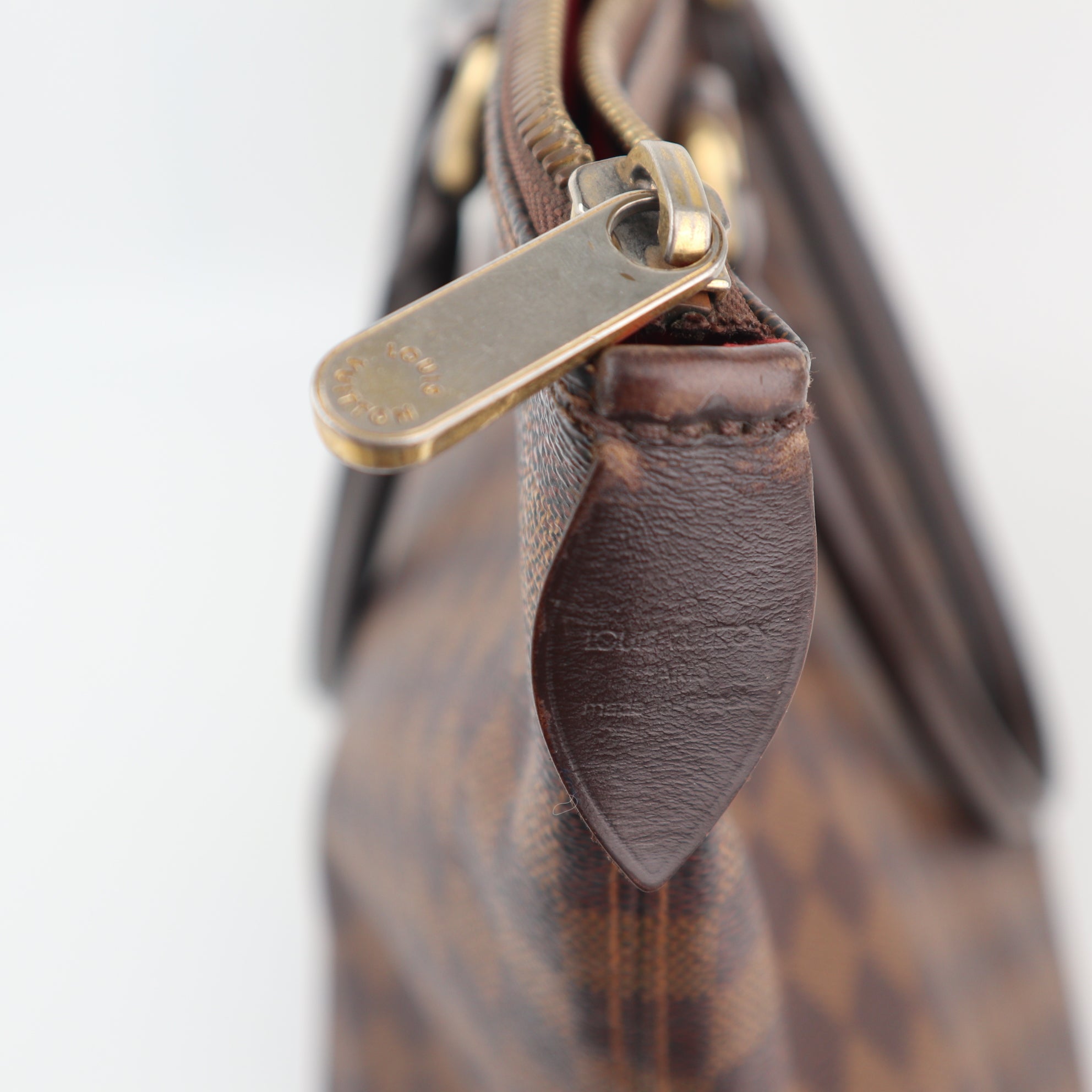 C2350 Louis Vuitton Shoulder Bag Damier Ebene Saleya MM Bag | Pre-Owned Very Good Brown Damier Ebene Canvas