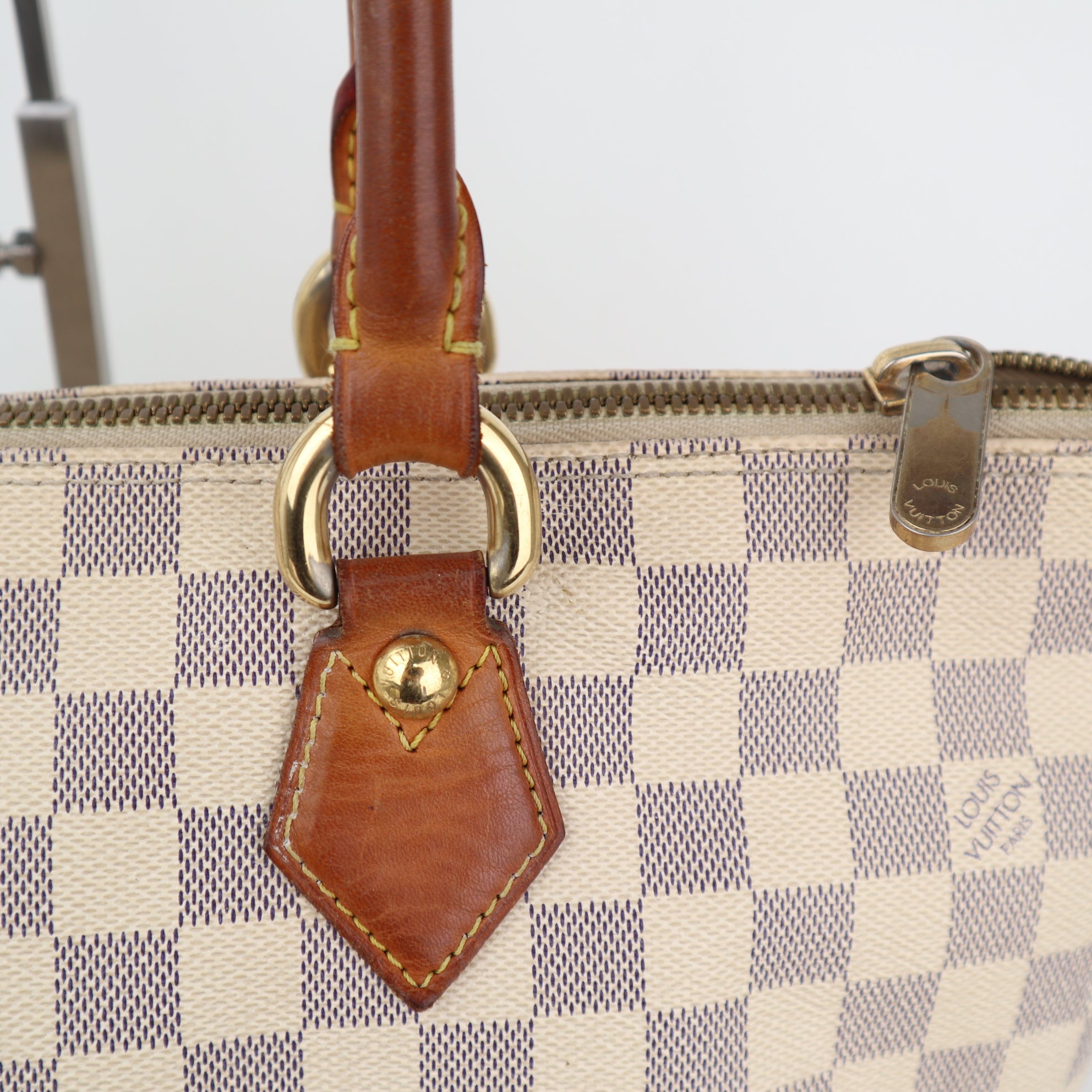 C2351 Louis Vuitton Shoulder Bag Damier Azur Saleya MM Bag | Pre-Owned Very Good White / Blue Damier Azur Canvas