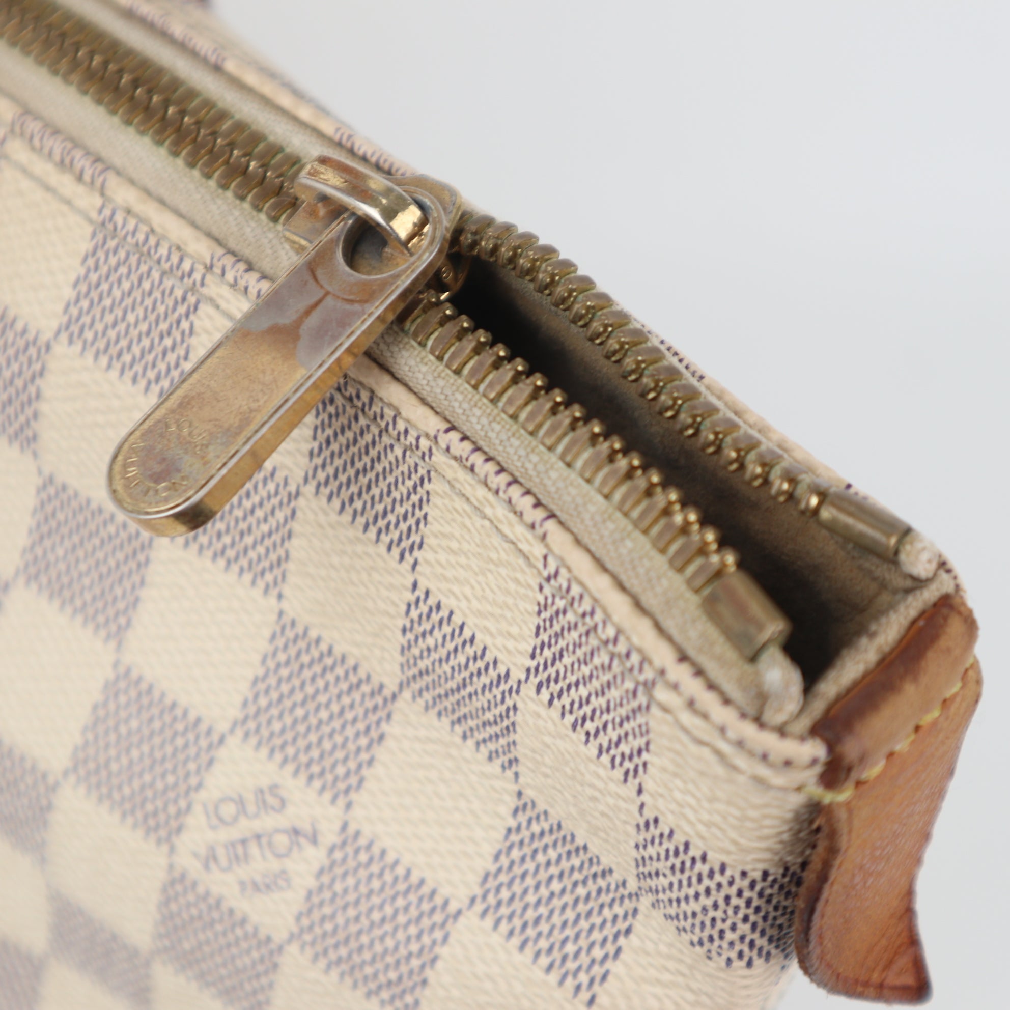 C2351 Louis Vuitton Shoulder Bag Damier Azur Saleya MM Bag | Pre-Owned Very Good White / Blue Damier Azur Canvas
