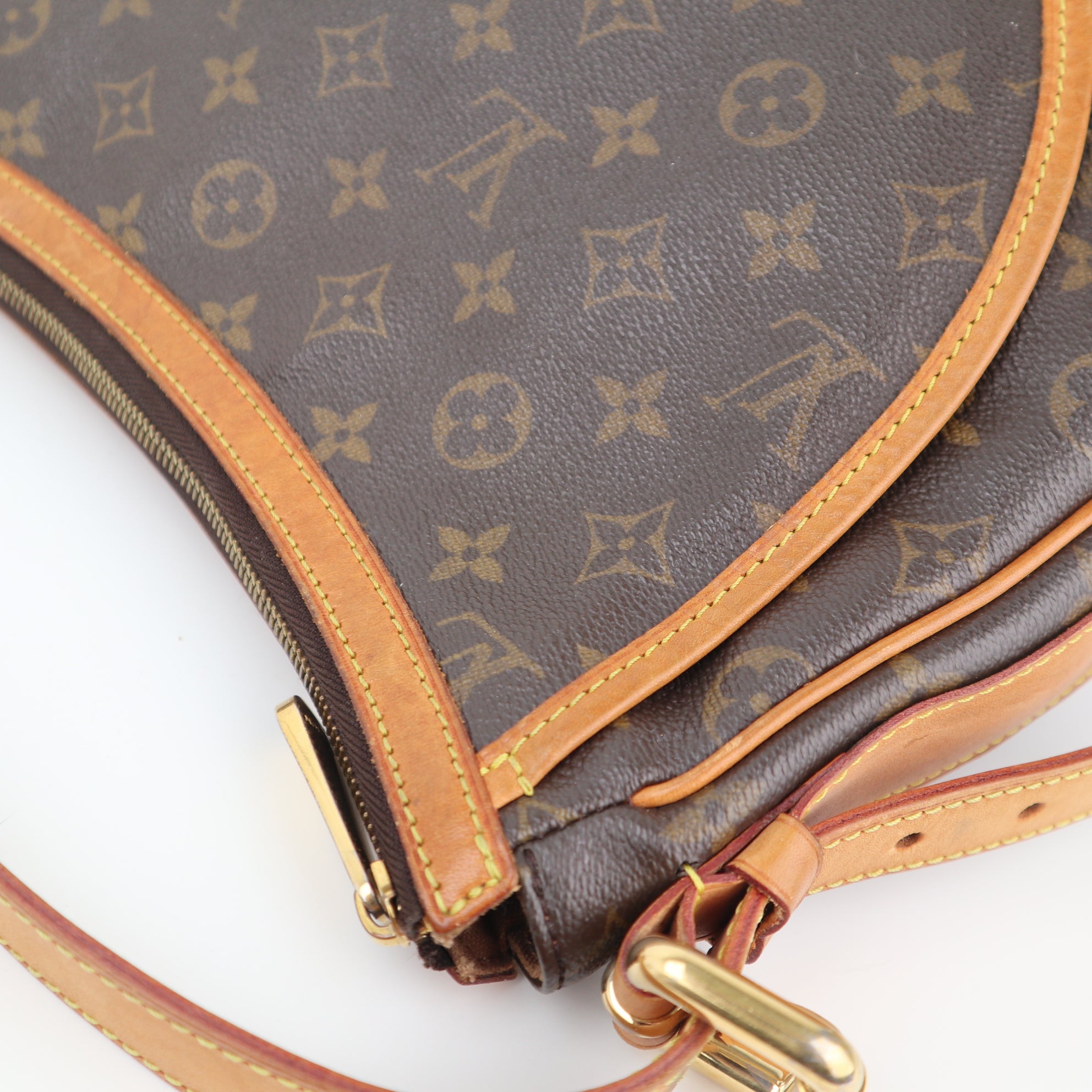 C2357 Louis Vuitton Shoulder Bag Monogram Tulum GM | Pre-Owned Very Good Brown Monogram Canvas