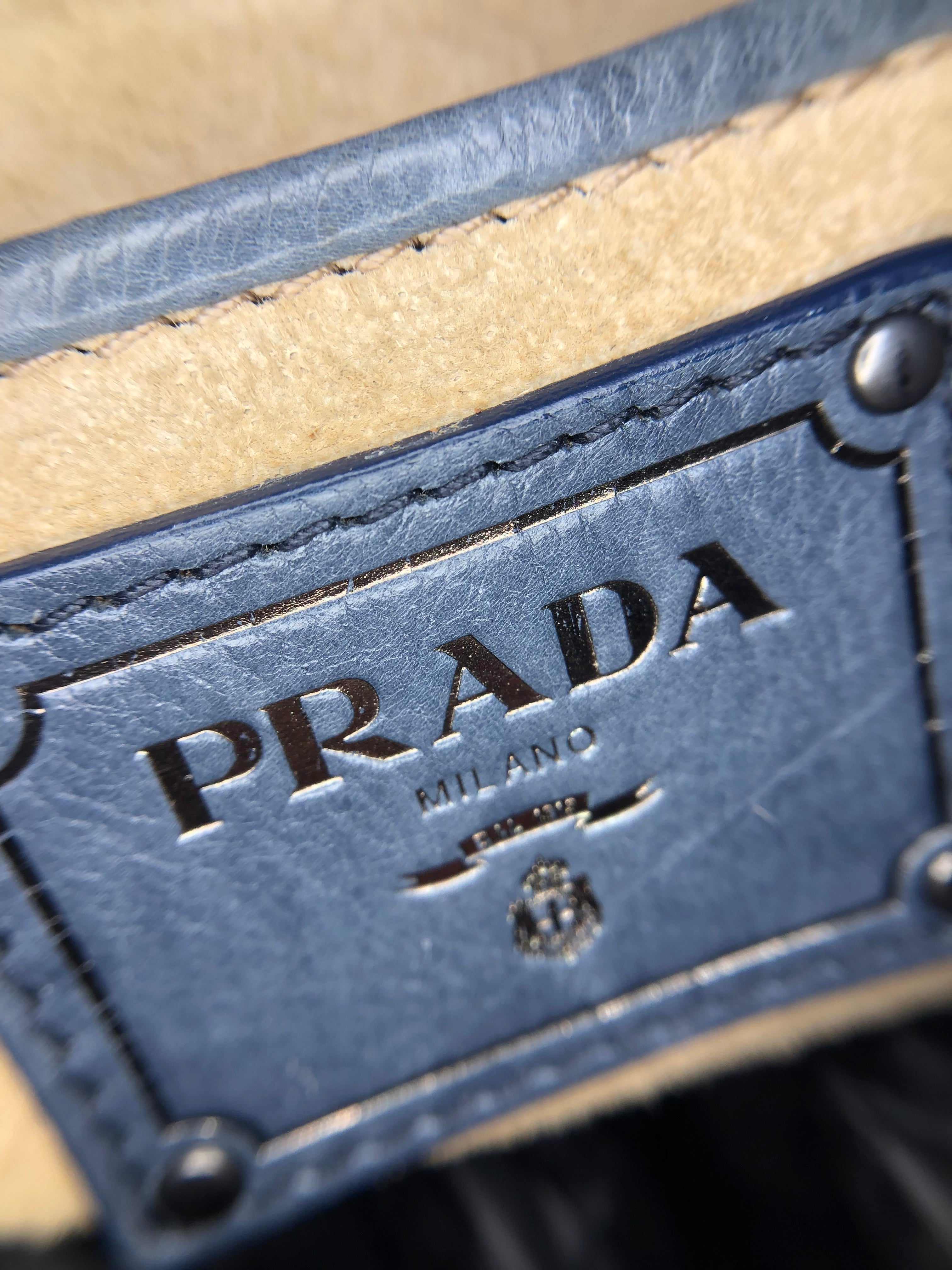 PRE OWNED-Prada Leather handbag