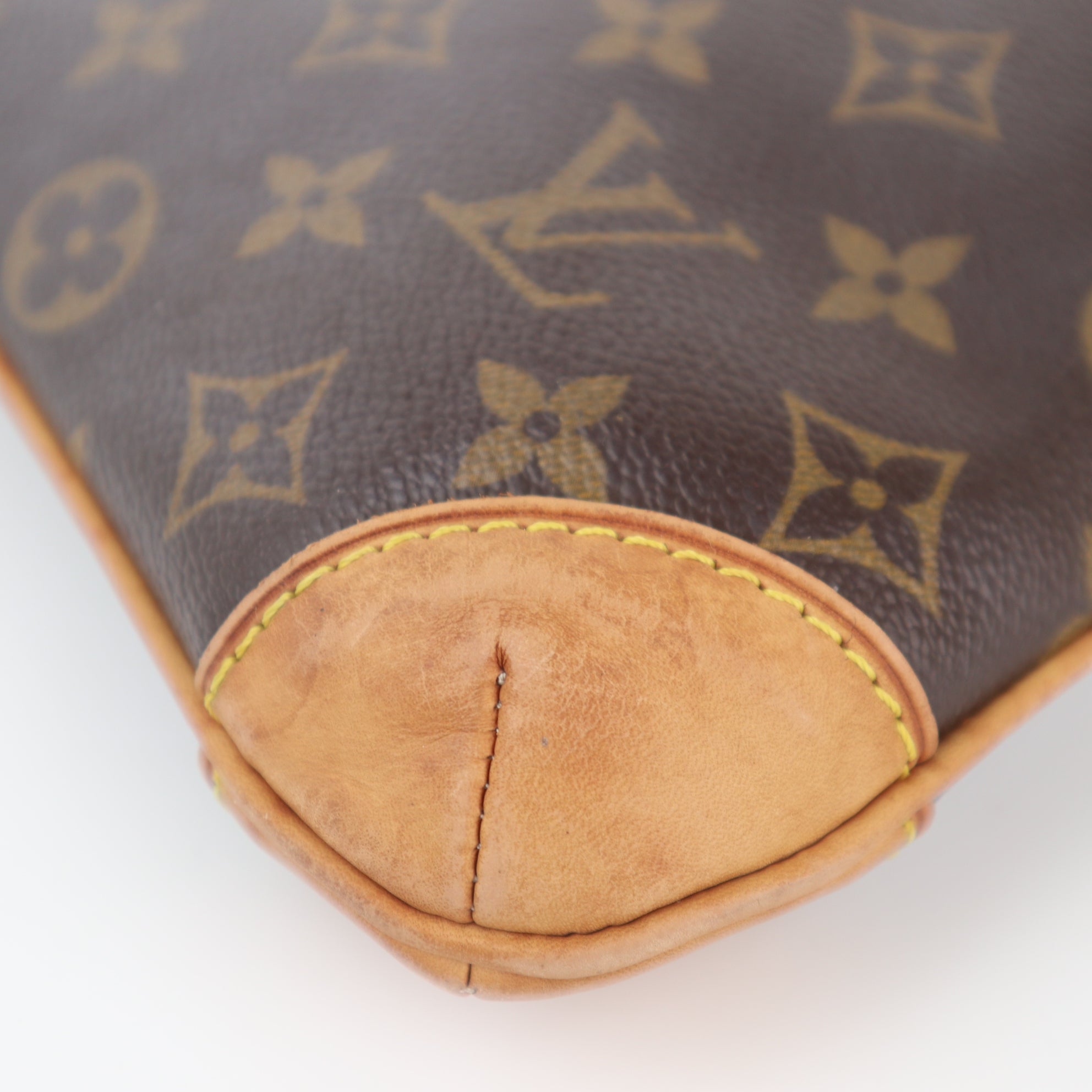 C2369 Louis Vuitton Shoulder Bag Monogram Canvas Sac Coussin shoulder Bag | Pre-Owned Very Good Brown Canvas Monogram