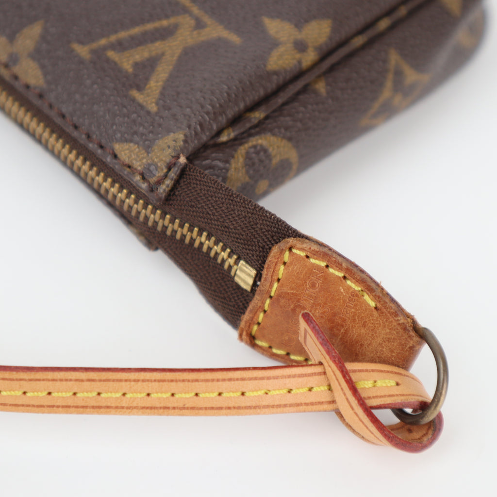 C2370 Louis Vuitton Shoulder Bag Monogram Pochette Accessories | Pre-Owned Very Good Brown Canvas Monogram