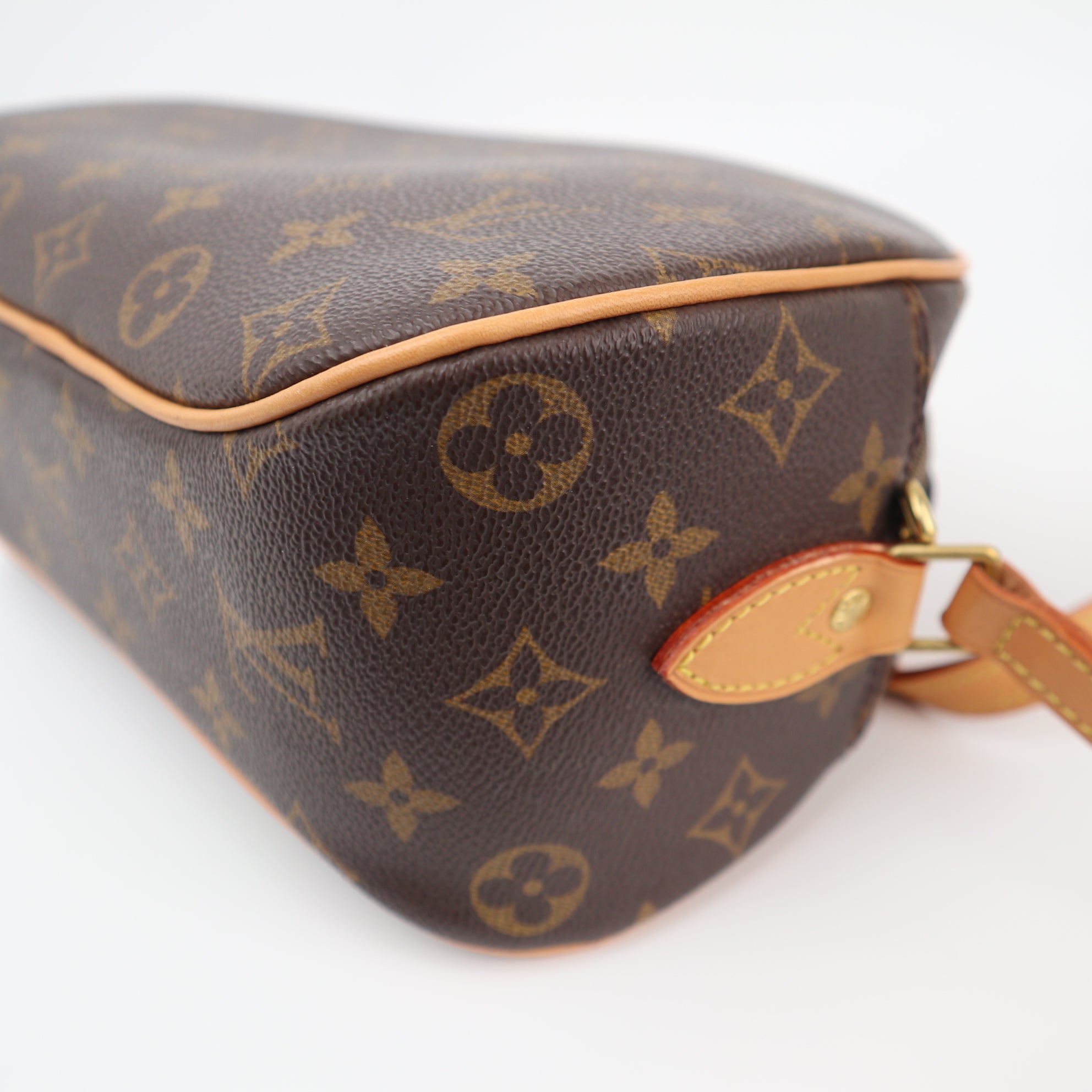 Louis Vuitton Blois Crossbody Bag C1511R | Pre-Owned Excellent Brown Monogram Canvas