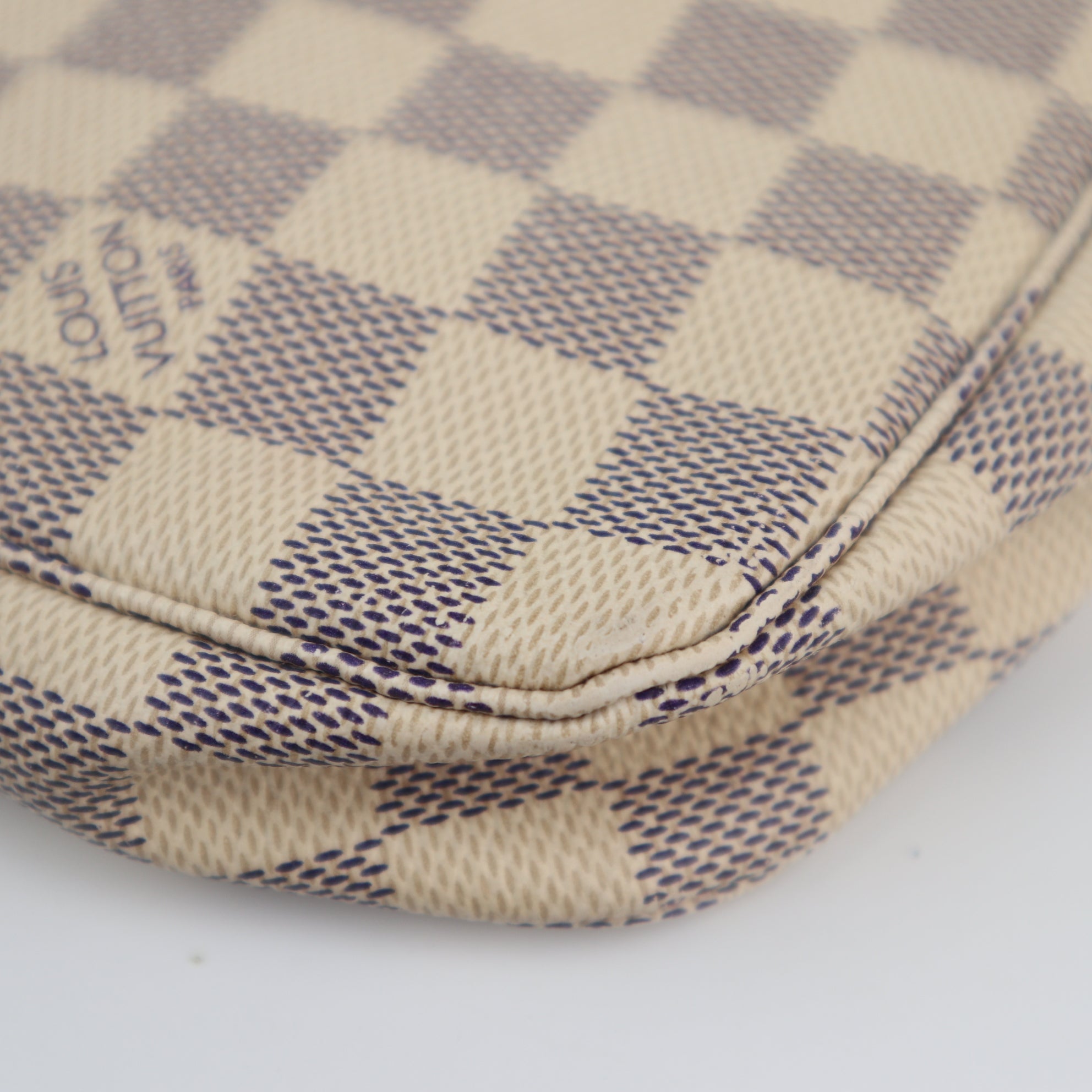 C2384 Louis Vuitton Shoulder Bag Pochette Accessoires Damier Azur Canvas | Pre-Owned Very Good White / Blue Coated canvas/Damier Azur