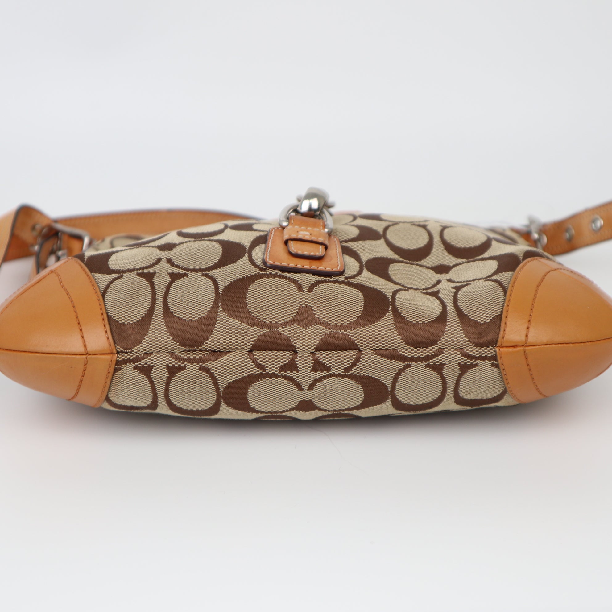 C2010 Coach monogram shoulder bag with clasp-Pre Owned
