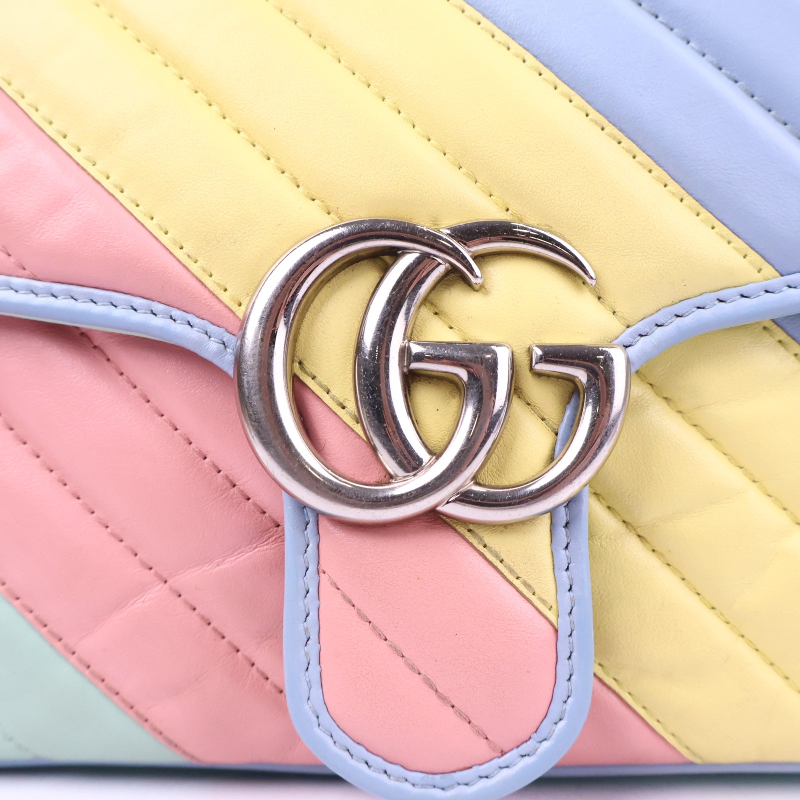 Gucci Calfskin Matelasse Diagonal Small GG Marmont Multicolor Pastel Crossbody Bag J3046 | Pre-Owned Excellent Leather