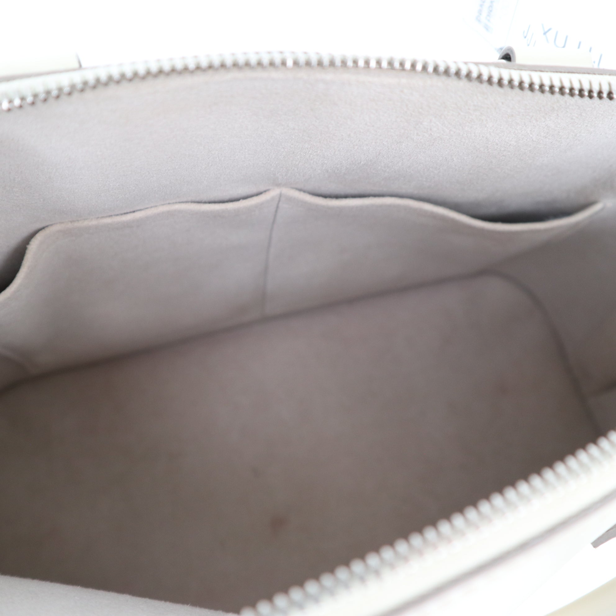 C2001 Louis Vuitton Alma PM leather handbag White in Leathe