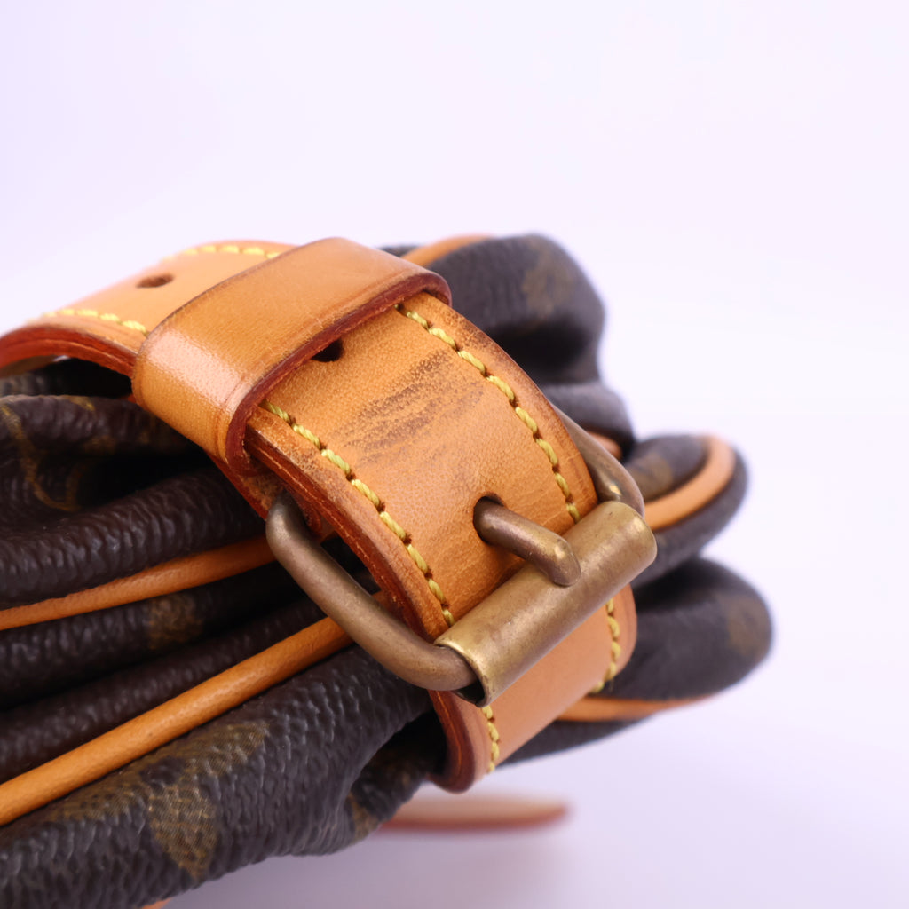 Louis Vuitton 30 Saumur Monogram Crossbody Bag J3040R | Pre-Owned Very Good Brown Monogram Canvas