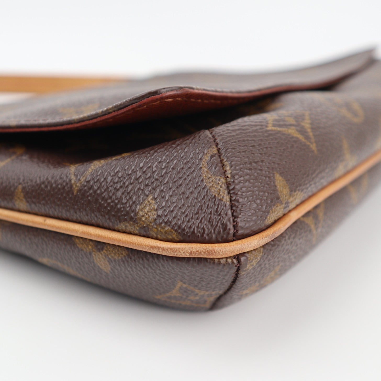 Louis Vuitton Monogram Musette Tango Crossbody Bag C1536 | Pre-Owned Very Good Tan Monogram Canvas
