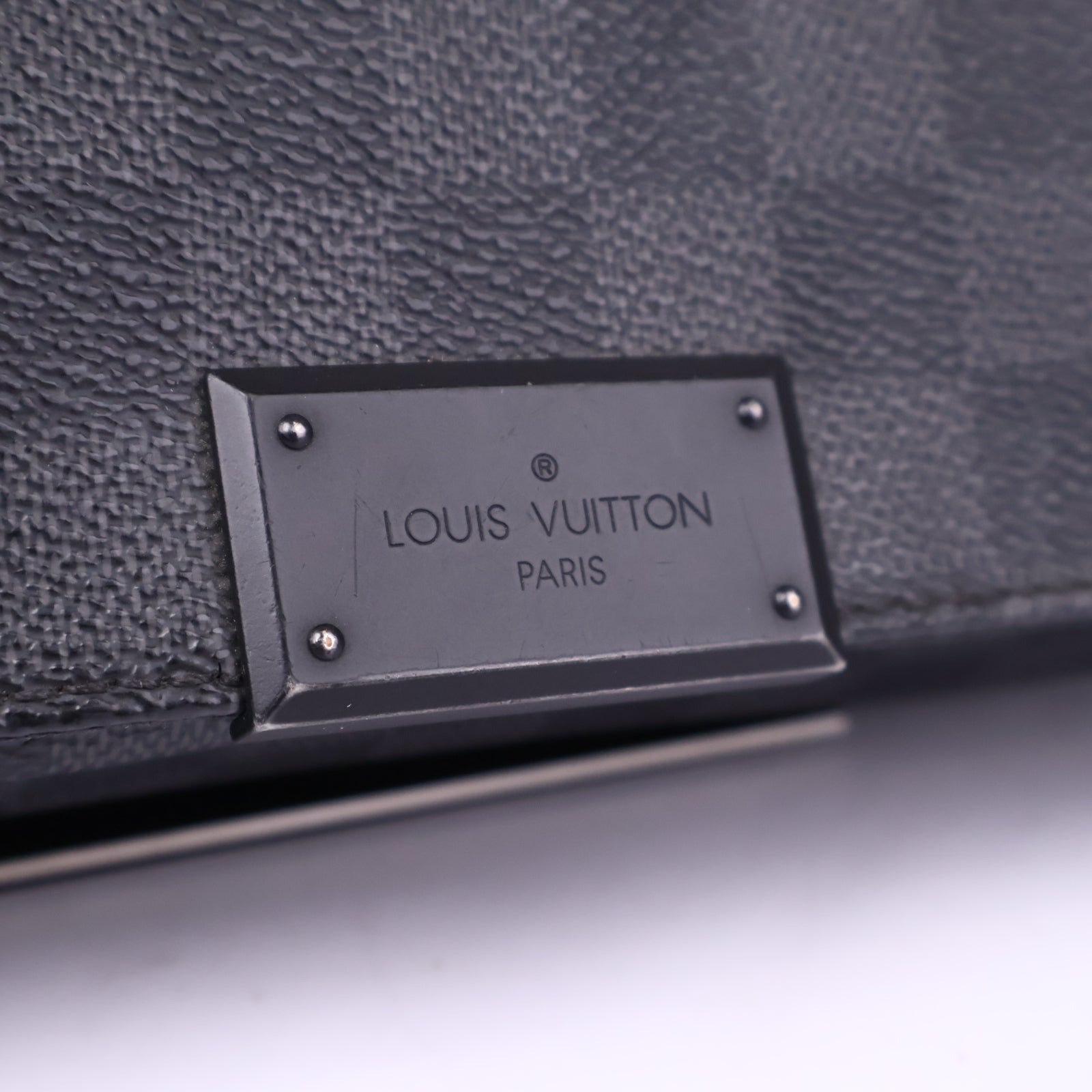 Louis Vuitton District Damier Graphite Messenger Bag J3052 | Pre-Owned Like New Black / Grey Damier Graphite Canvas