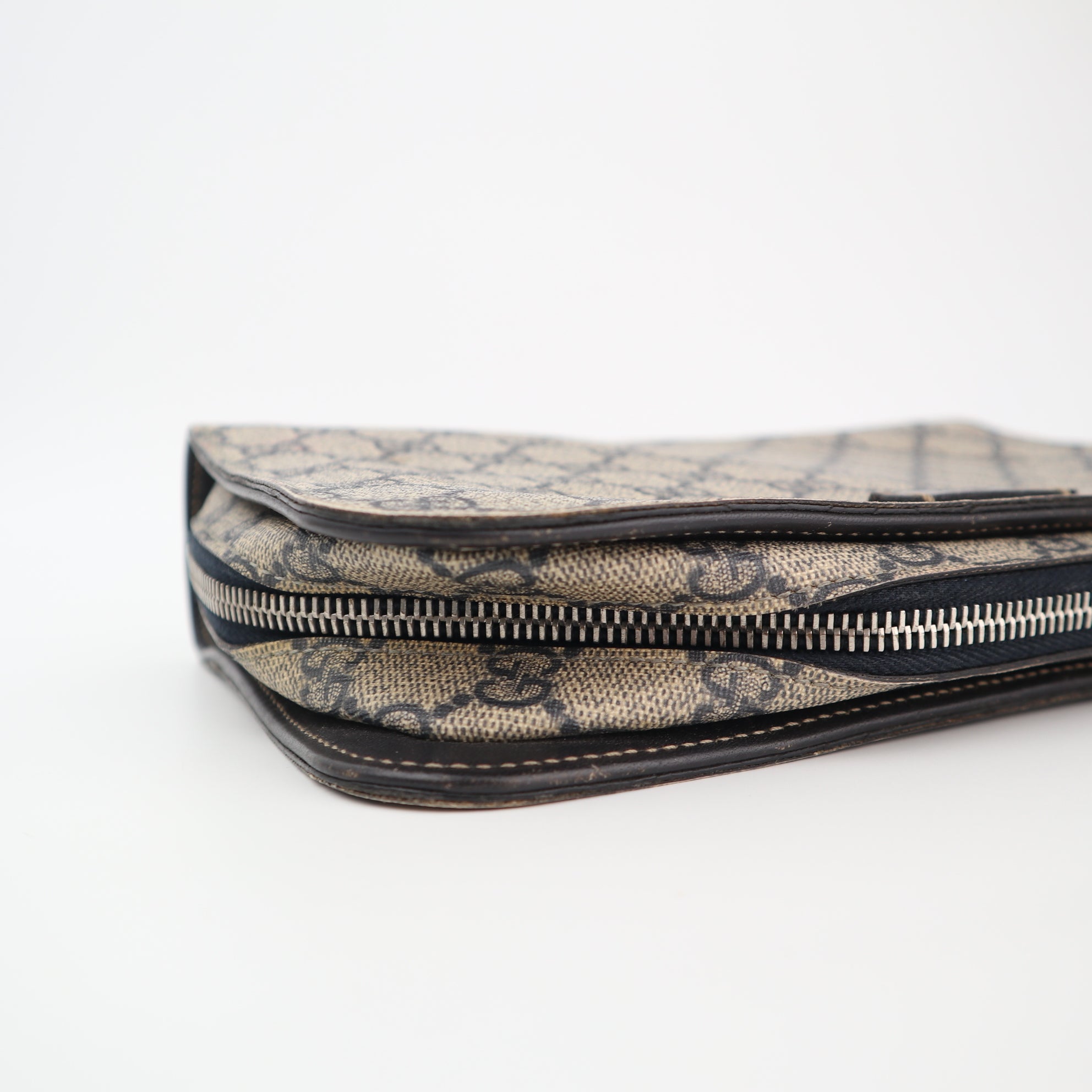 Gucci GG Supreme Pouch Clutch C1546 | Pre-Owned Very Good Brown Monogram Canvas