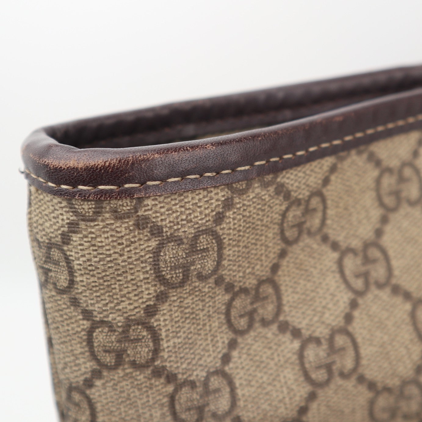 Gucci GG Supreme Monogram Medium Zippered Shopping Tote Brown Tote Bag C1547 | Pre-Owned Very Good Brown / Red Monogram Canvas