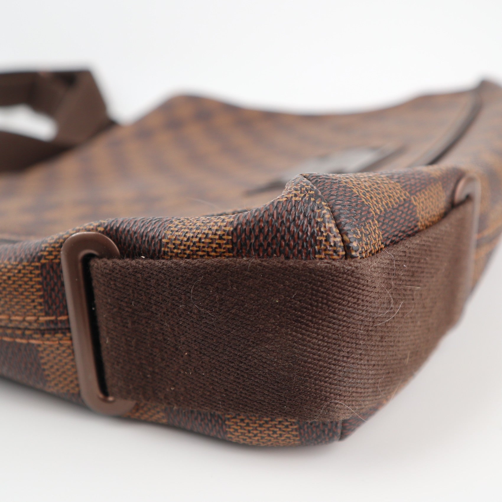 Louis Vuitton Damier Ebene Brooklyn GM Messenger Bag C1550 | Pre-Owned Very Good Brown Damier Ebene Canvas