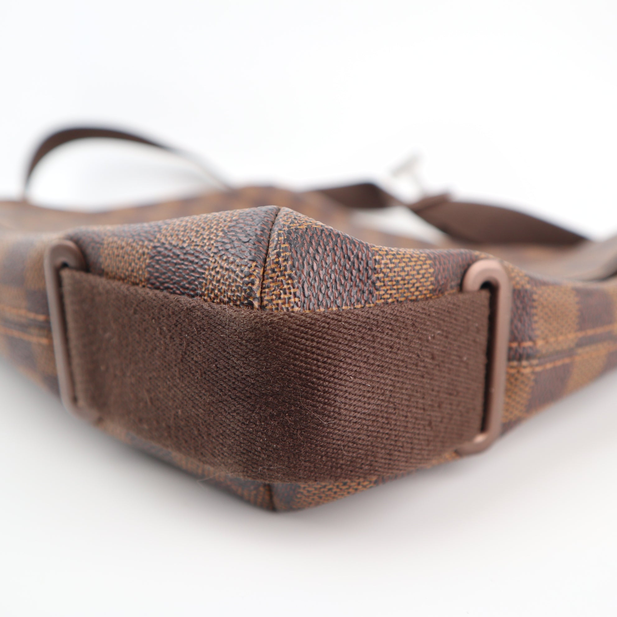 Louis Vuitton Damier Ebene Brooklyn GM Messenger Bag C1550 | Pre-Owned Very Good Brown Damier Ebene Canvas