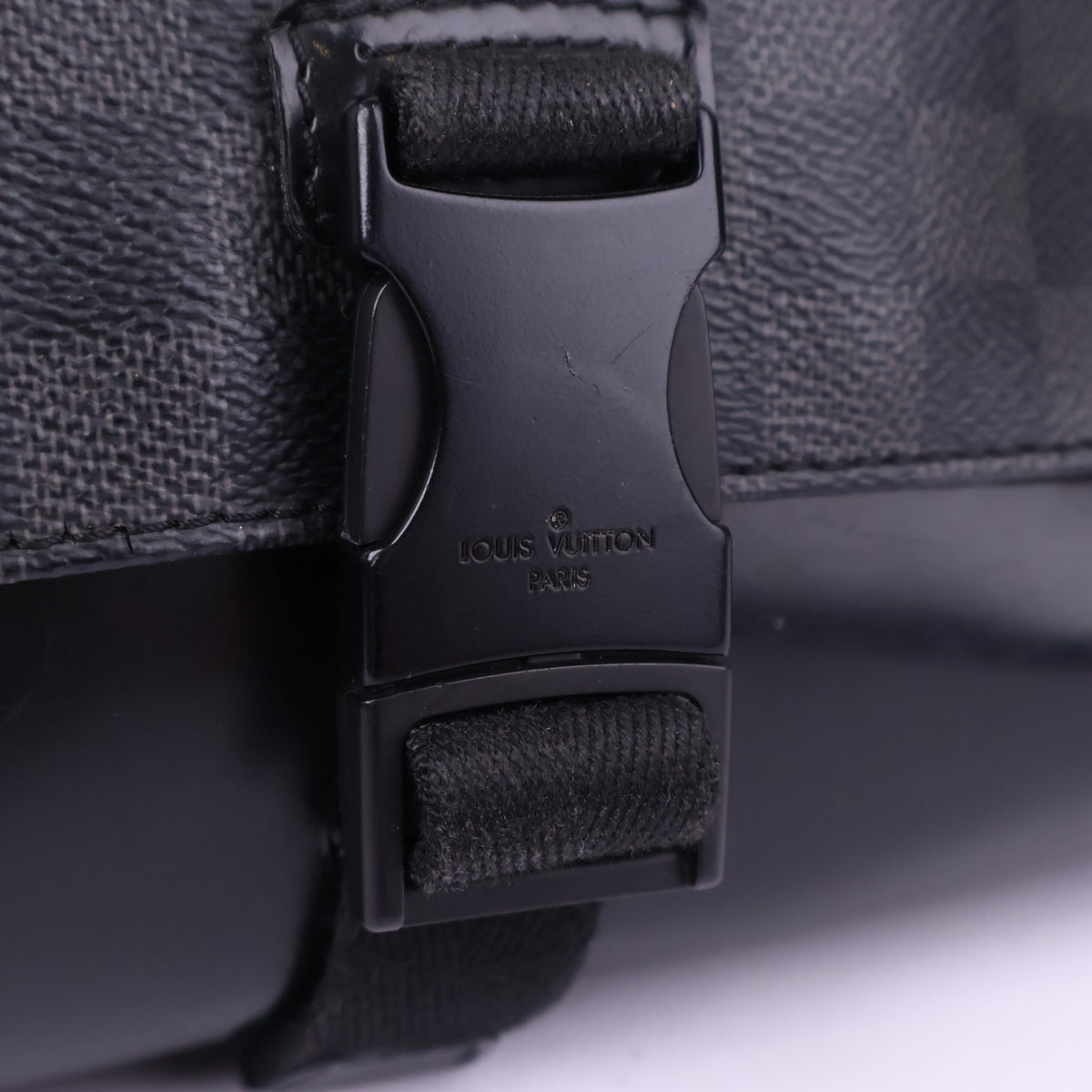 Louis Vuitton Damier Graphite Skyline Messenger Messenger Bag J3158 | Pre-Owned Like New Black / Grey Damier Graphite Canvas