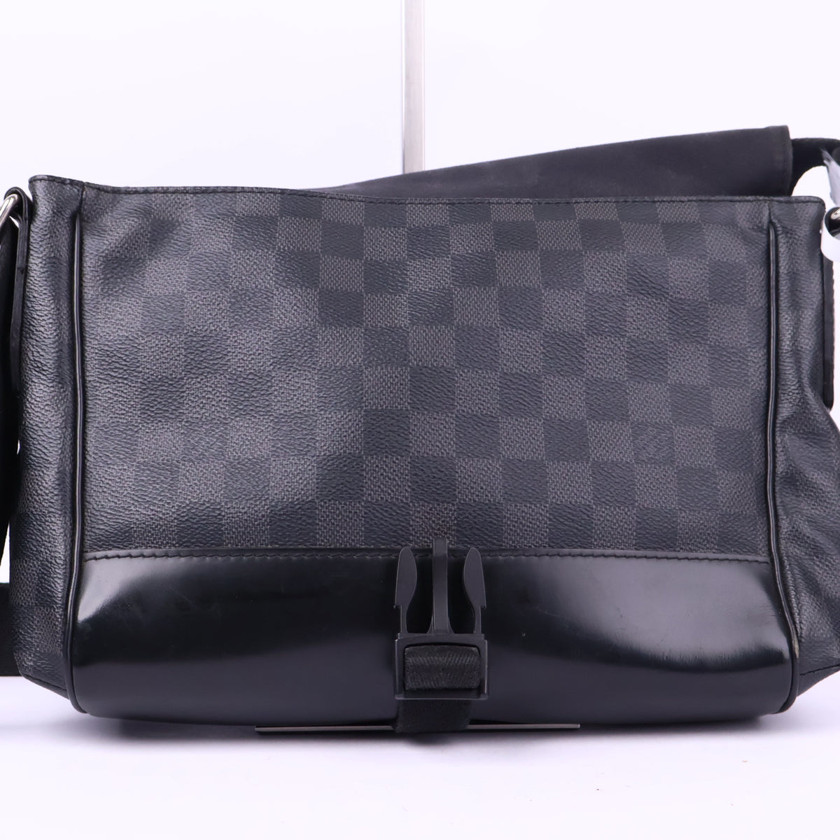 Louis Vuitton Damier Graphite Skyline Messenger Messenger Bag J3158 | Pre-Owned Like New Black / Grey Damier Graphite Canvas