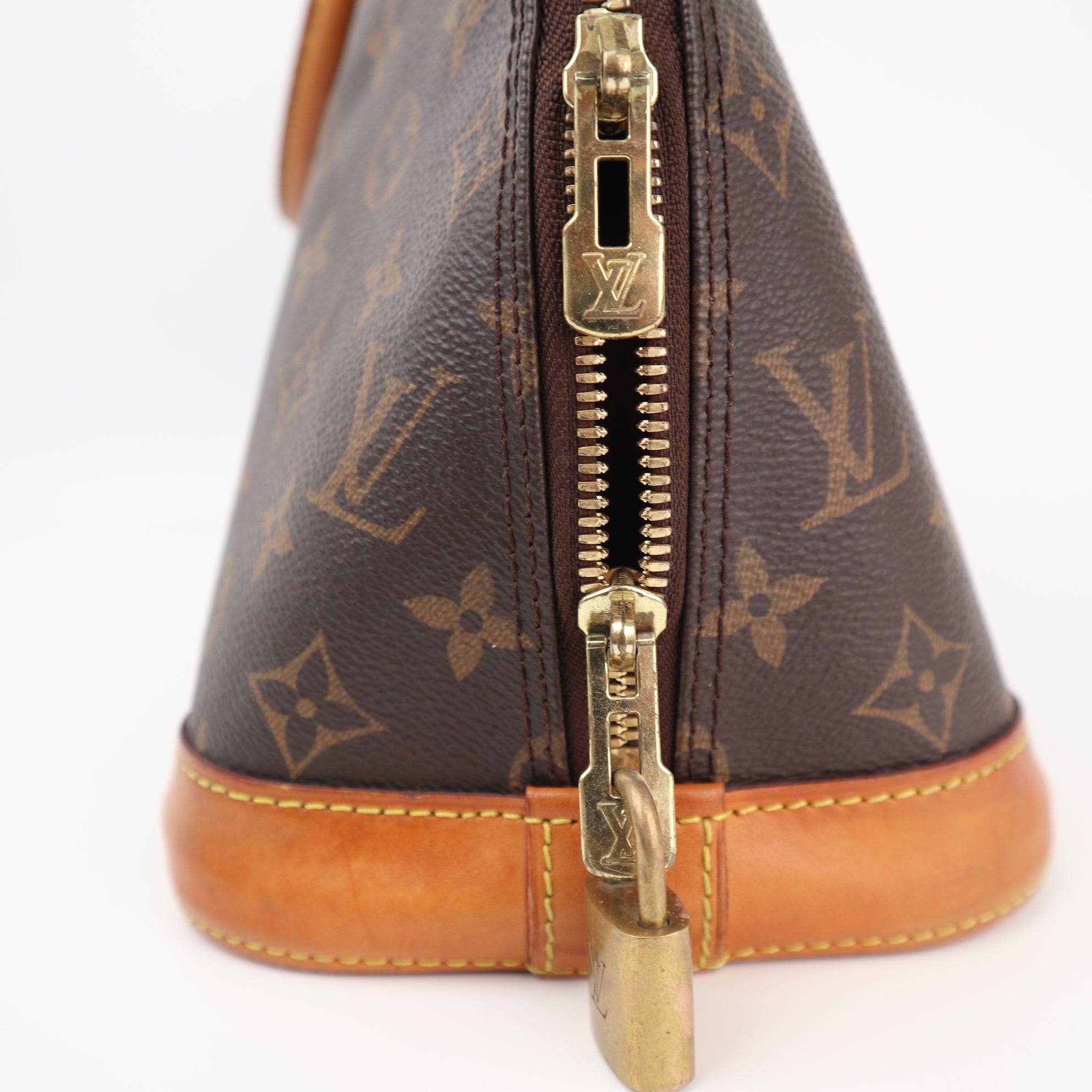 Louis Vuitton Monogram Alma PM Shoulder Bag C1561 | Pre-Owned Very Good Brown Monogram Canvas