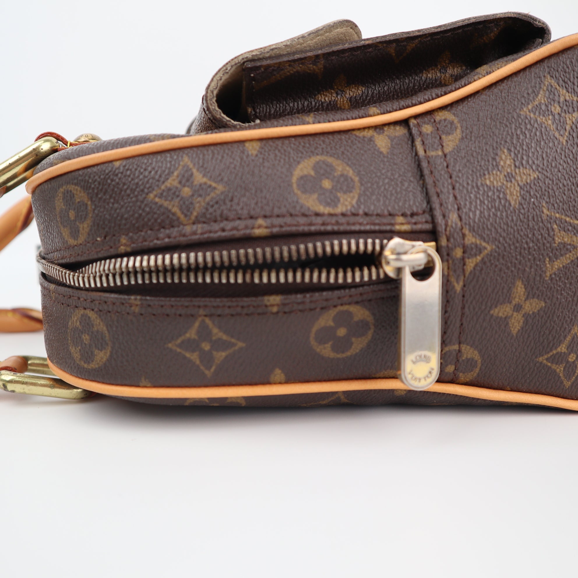 Louis Vuitton Monogram Manhattan PM Shoulder Bag C1566R | Pre-Owned Very Good Brown Monogram Canvas