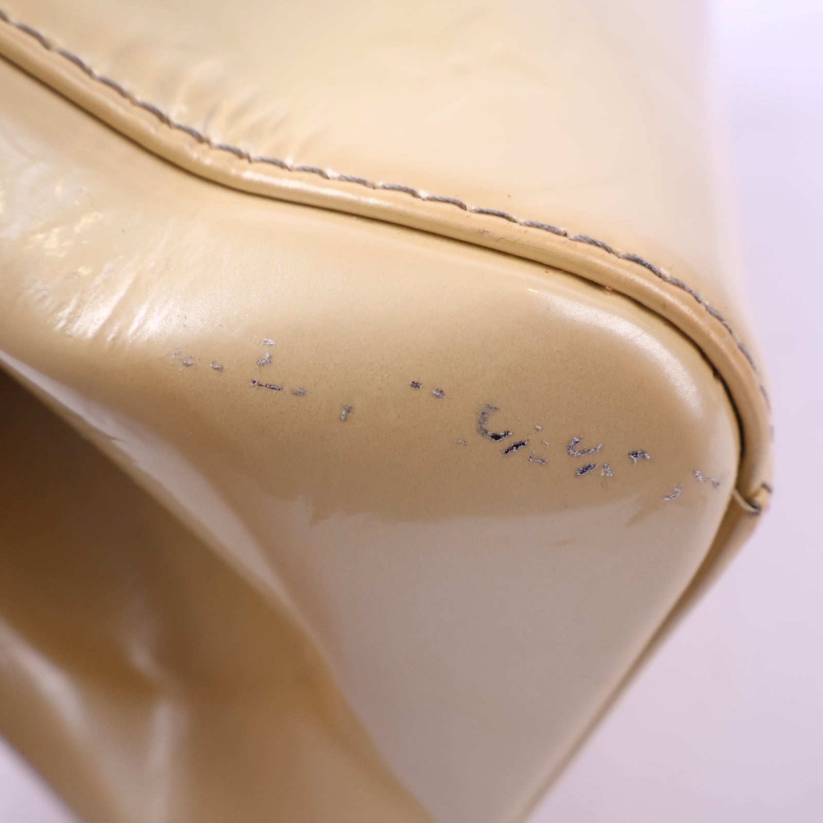 Louis Vuitton Beige Patent Leather Brea GM Top Handle Bag J3131 | Pre-Owned Very Good Beige Leather