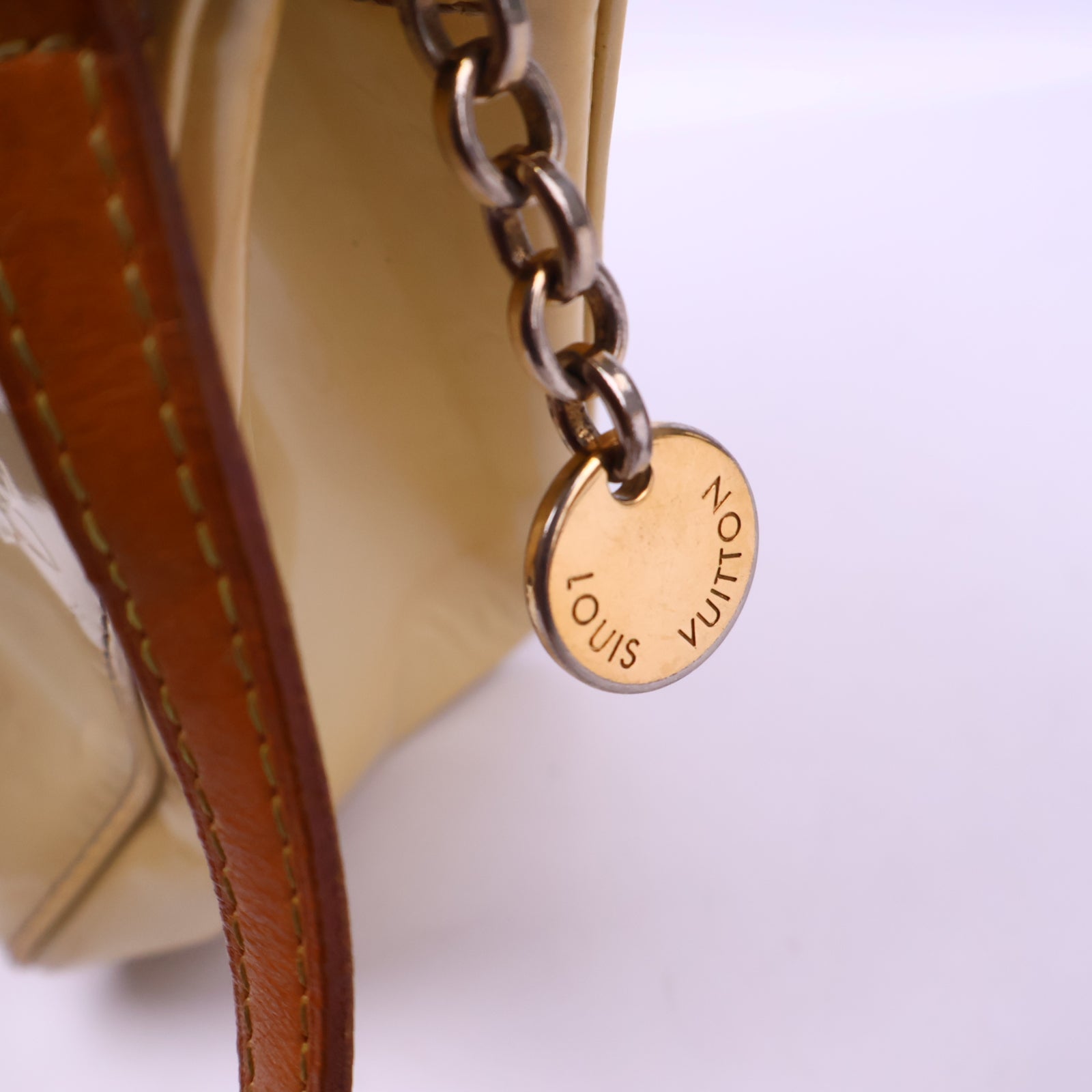 Louis Vuitton Beige Patent Leather Brea GM Top Handle Bag J3131 | Pre-Owned Very Good Beige Leather