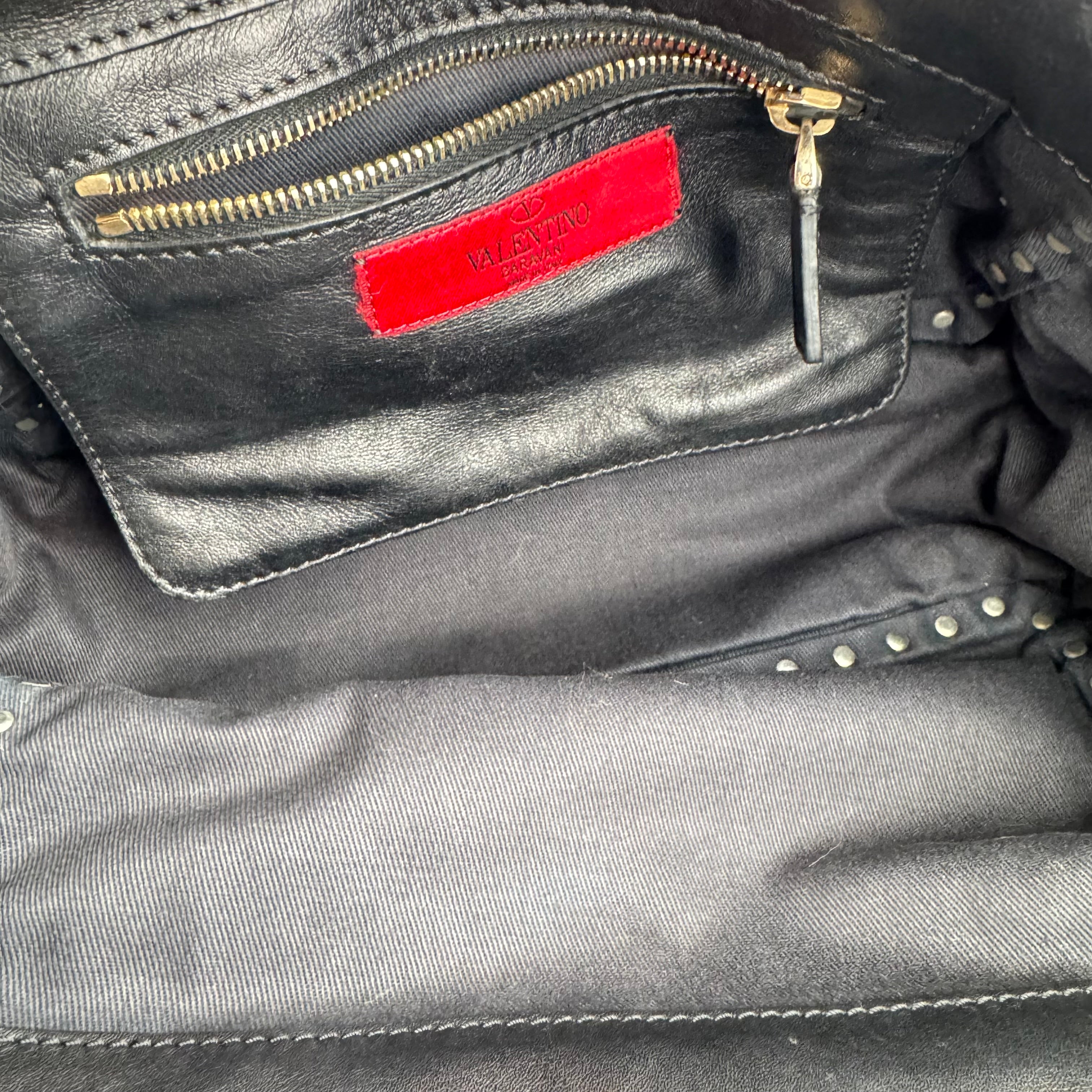 J1664 Valentino Garavani Rockstud Trapeze Tote- Pre Owned