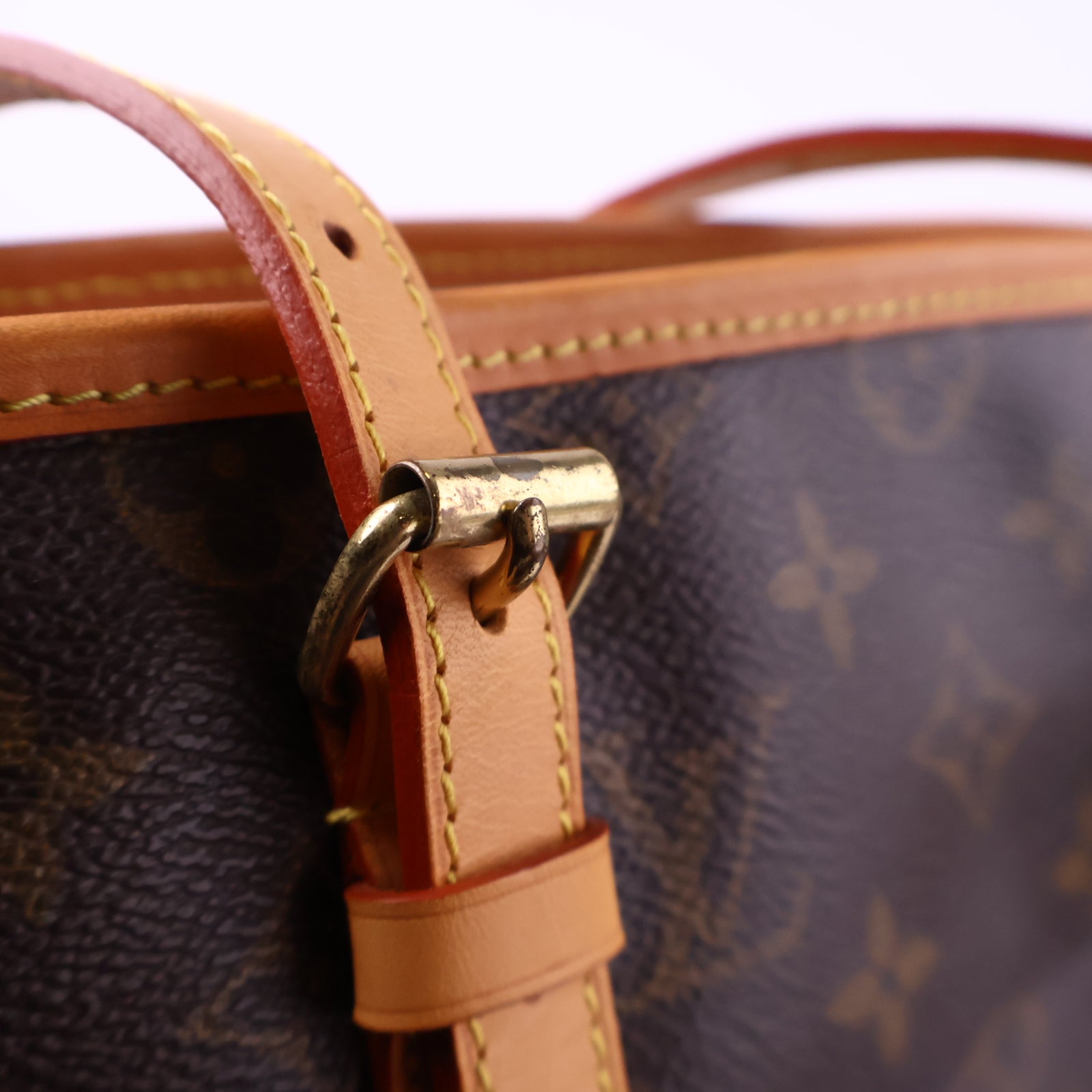 J3199R Louis Vuitton Bucket Bag Monogram GM Bucket | Pre-Owned Like New Brown Monogram Canvas