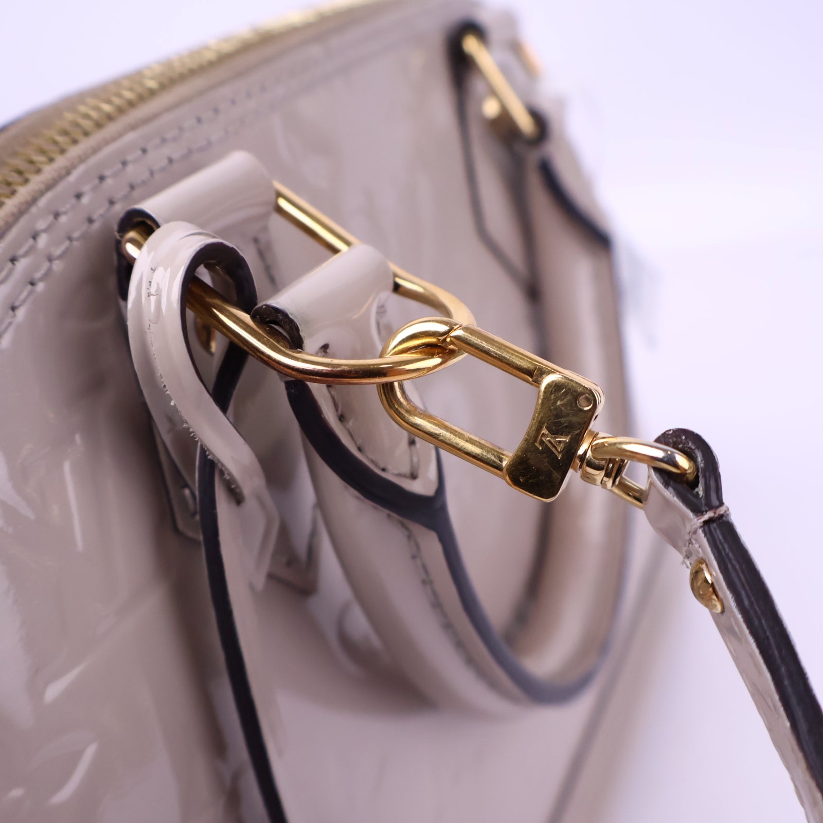 J3005 Louis Vuitton Top Handle Bag Alma BB Artsy White Monogram Vernis | Pre-Owned Like New White Monogram Vernis Canvas, Leather, Patent leather