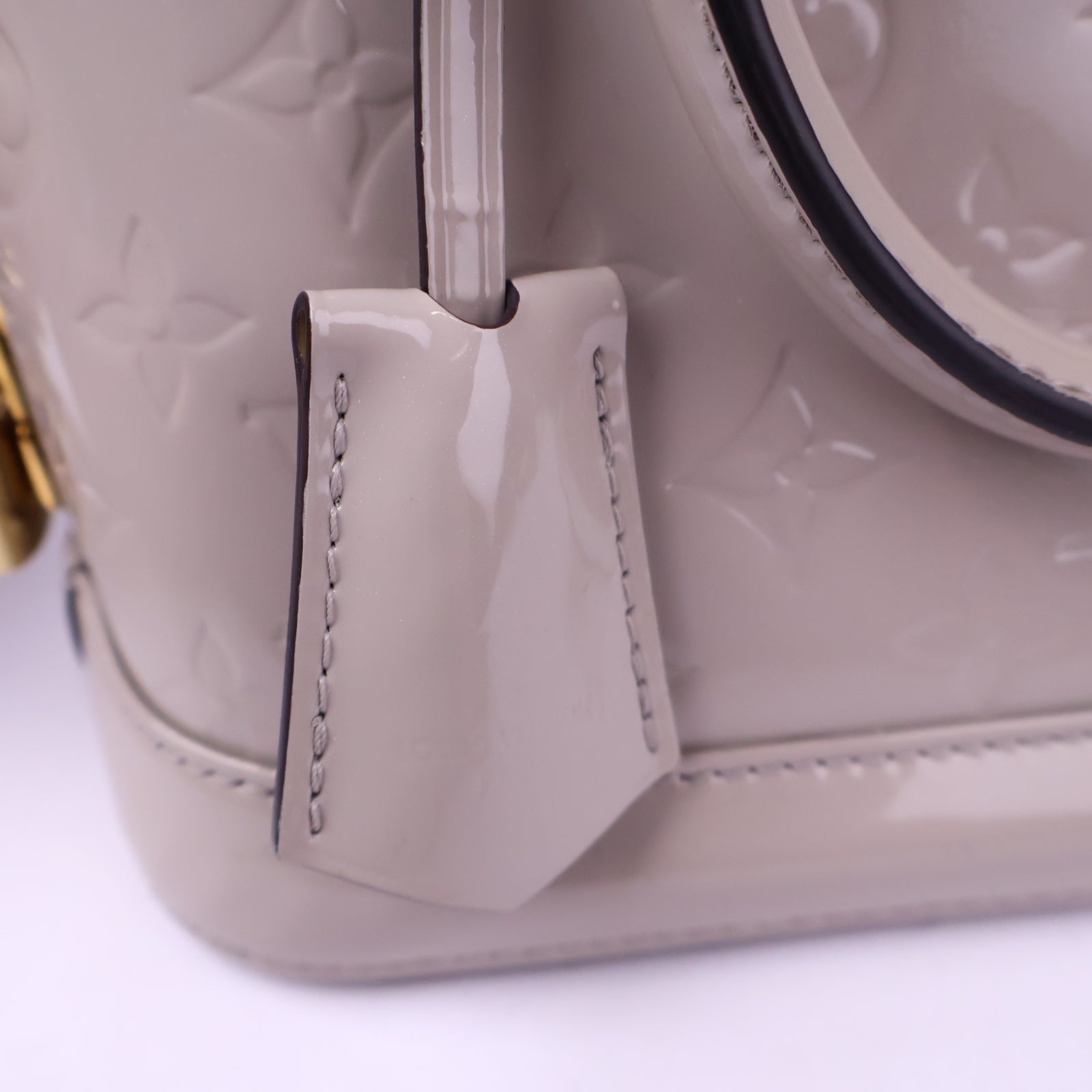 J3005 Louis Vuitton Top Handle Bag Alma BB Artsy White Monogram Vernis | Pre-Owned Like New White Monogram Vernis Canvas, Leather, Patent leather