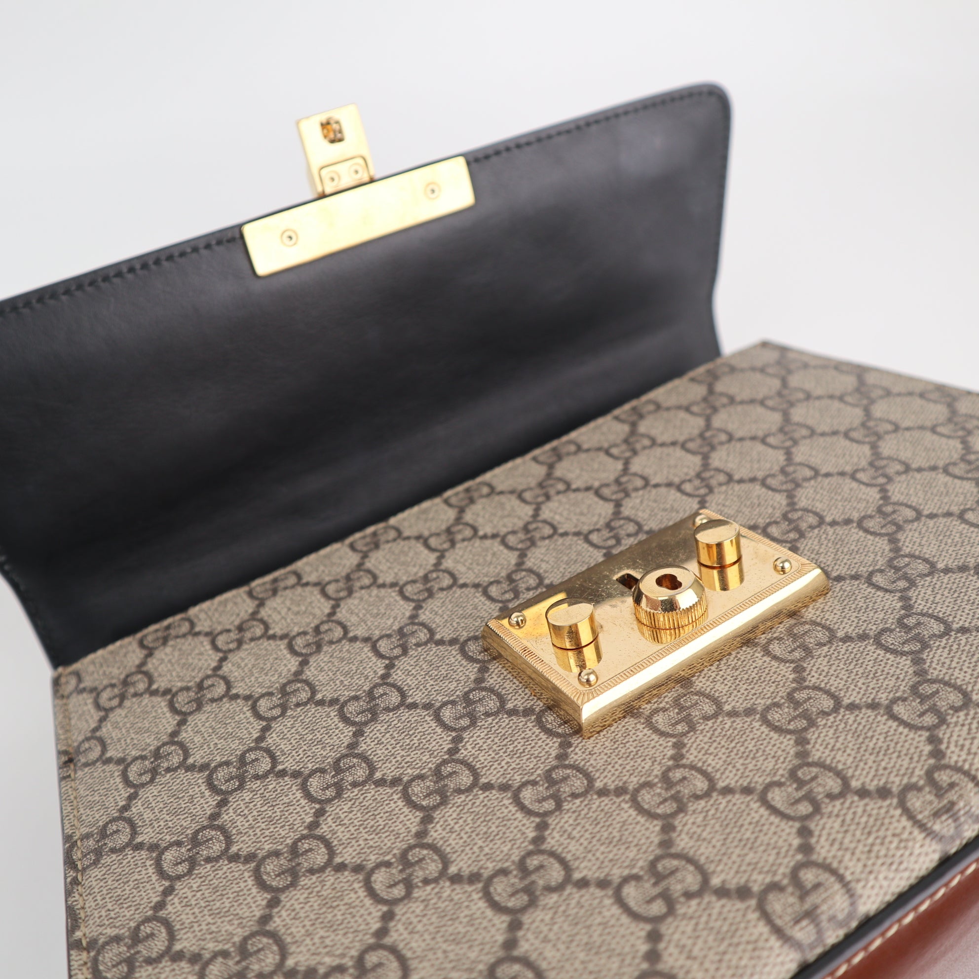 C2425 Gucci Top Handle Bag Padlock GG Supreme Top Handle | Pre-Owned Very Good Brown Canvas/GG Supreme