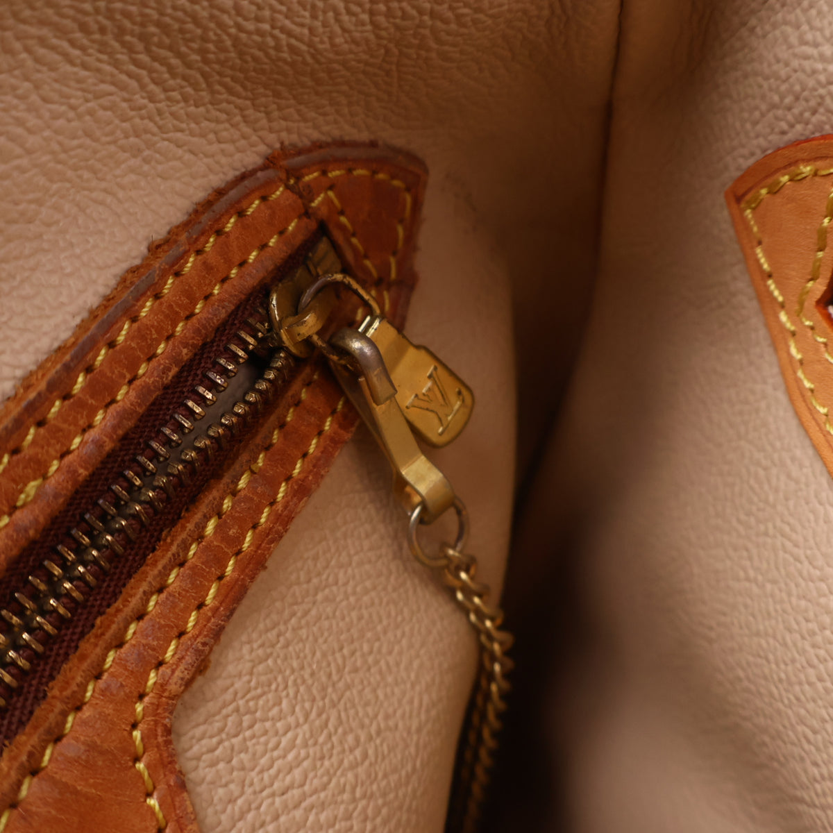 J3189R Louis Vuitton Bucket Bag Monogram Canvas | Pre-Owned Like New Brown Coated canvas, leather trim Monogram