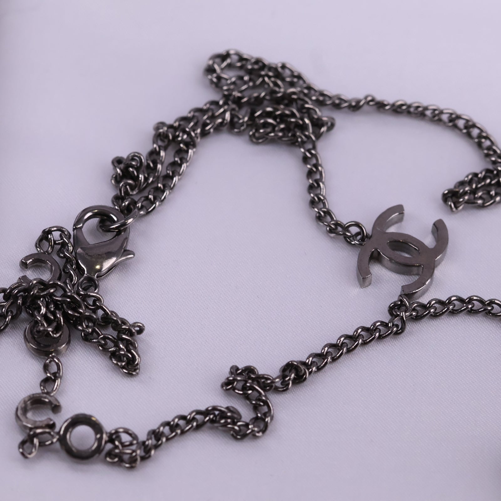 J3234 Chanel Pendant Necklace CC Coco Mademoiselle Figurine Pendant | Pre-Owned Excellent Gold-tone Logo Metal