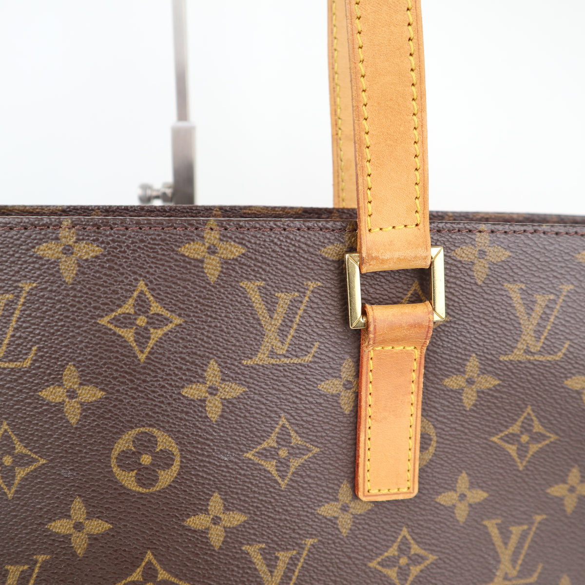 C2446 Louis Vuitton Shoulder Bag Monogram Luco | Pre-Owned Very Good Brown Canvas Monogram