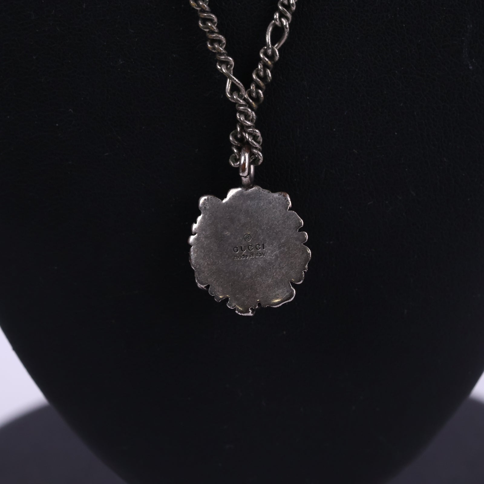 J3220 Gucci Pendant Necklace Sterling Silver Lion Head Pendant Necklace | Pre-Owned Like New Silver Lion Head Sterling Silver
