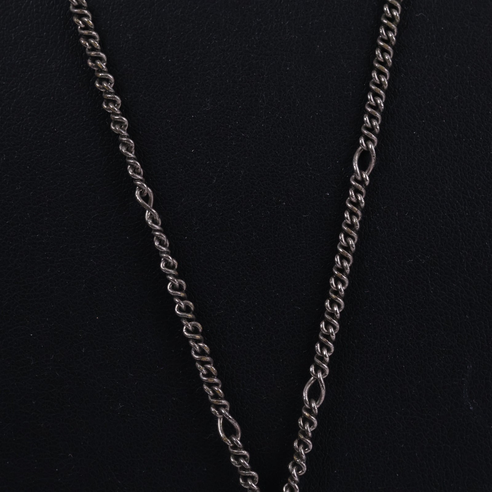 J3220 Gucci Pendant Necklace Sterling Silver Lion Head Pendant Necklace | Pre-Owned Like New Silver Lion Head Sterling Silver