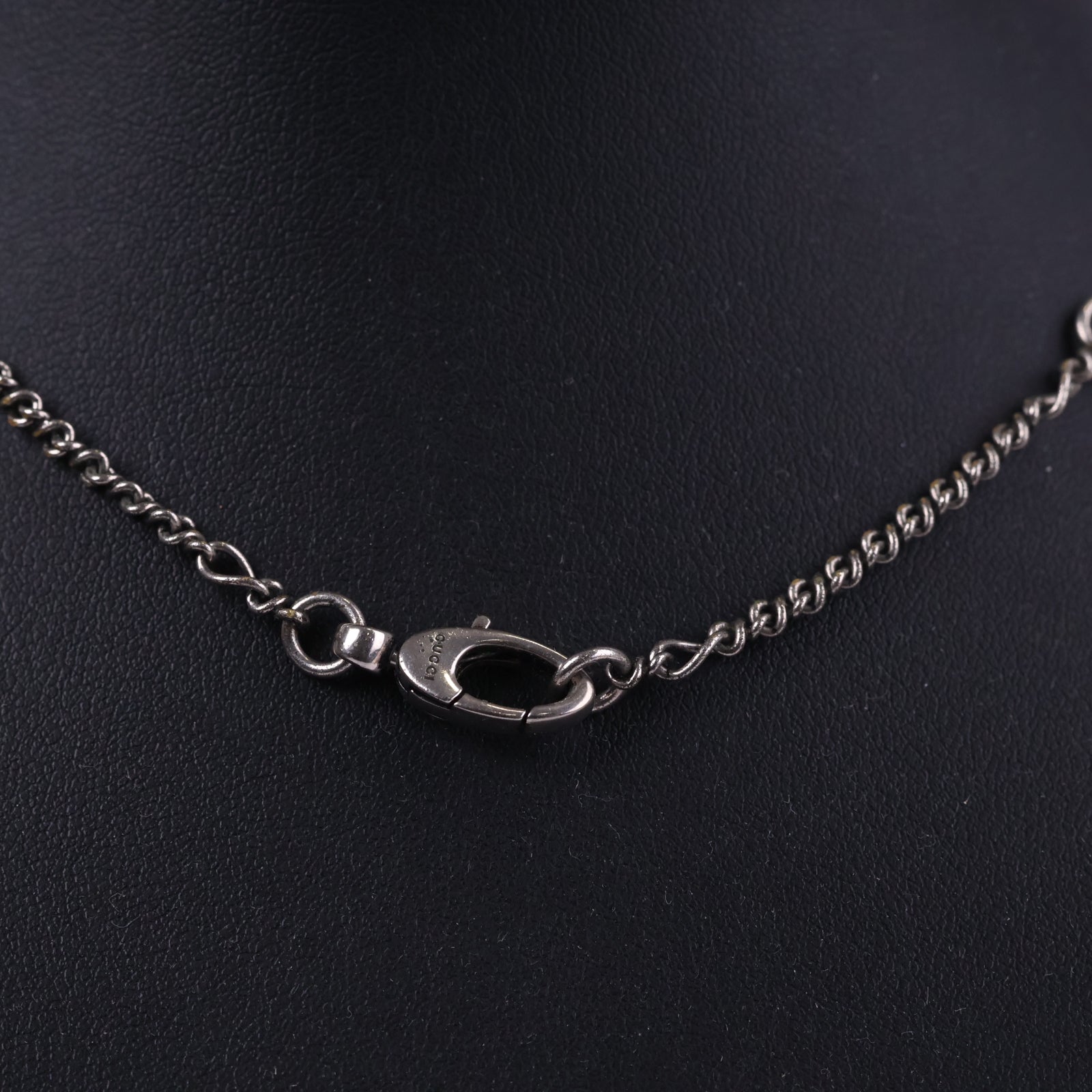 J3220 Gucci Pendant Necklace Sterling Silver Lion Head Pendant Necklace | Pre-Owned Like New Silver Lion Head Sterling Silver