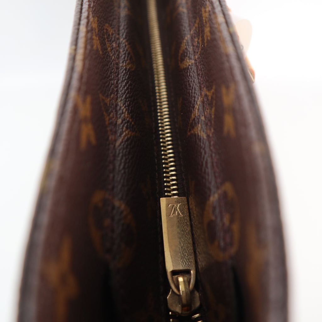 C2446 Louis Vuitton Shoulder Bag Monogram Luco | Pre-Owned Very Good Brown Canvas Monogram