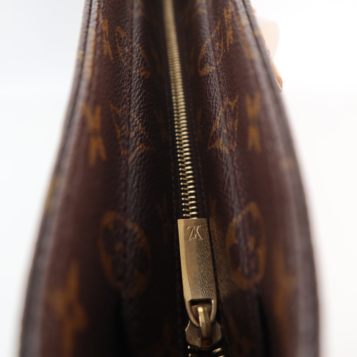 C2446 Louis Vuitton Shoulder Bag Monogram Luco | Pre-Owned Very Good Brown Canvas Monogram