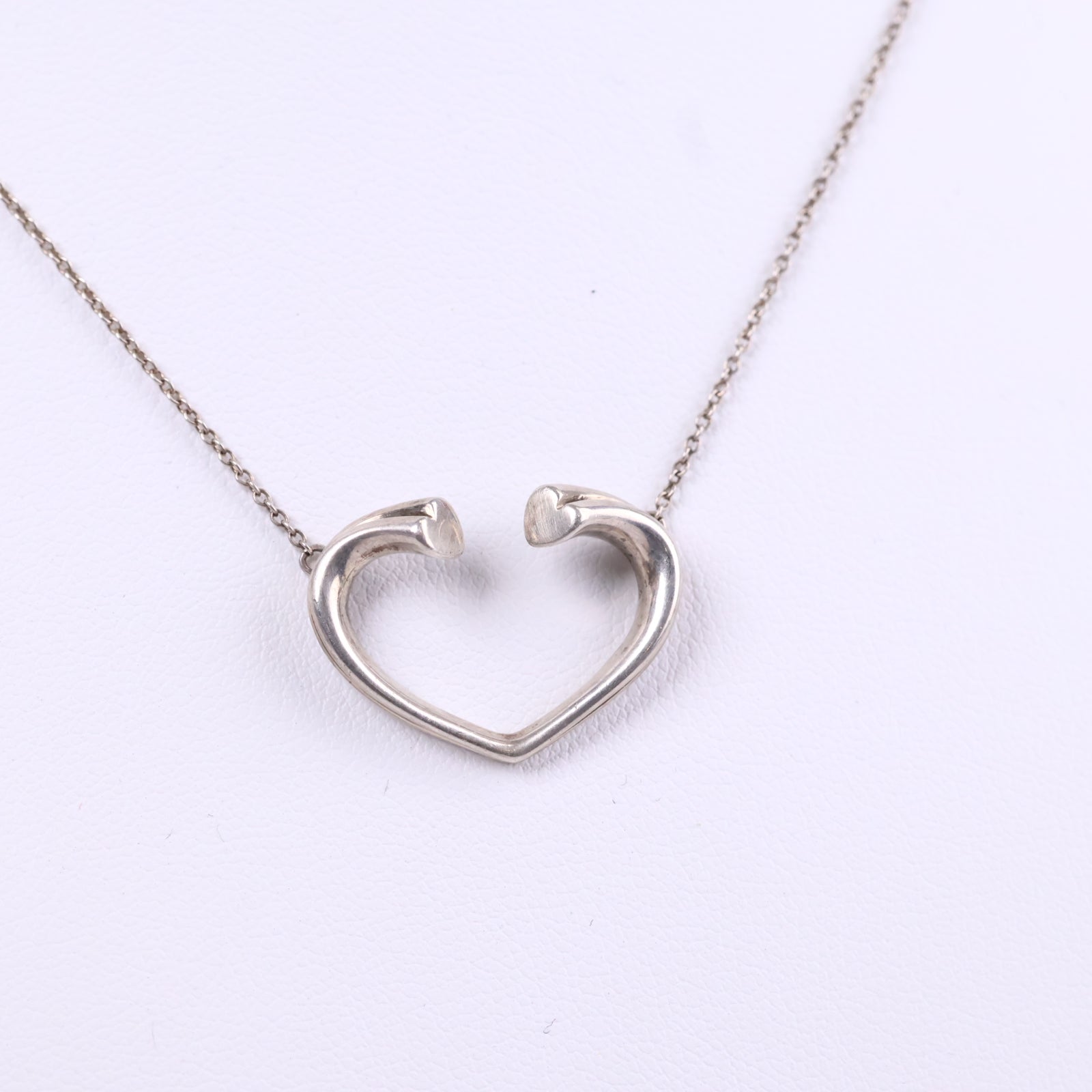 J3018 Tiffany & Co. Pendant Necklace Paloma Picasso Tenderness Heart Necklace | Pre-Owned Excellent Silver Heart Metal