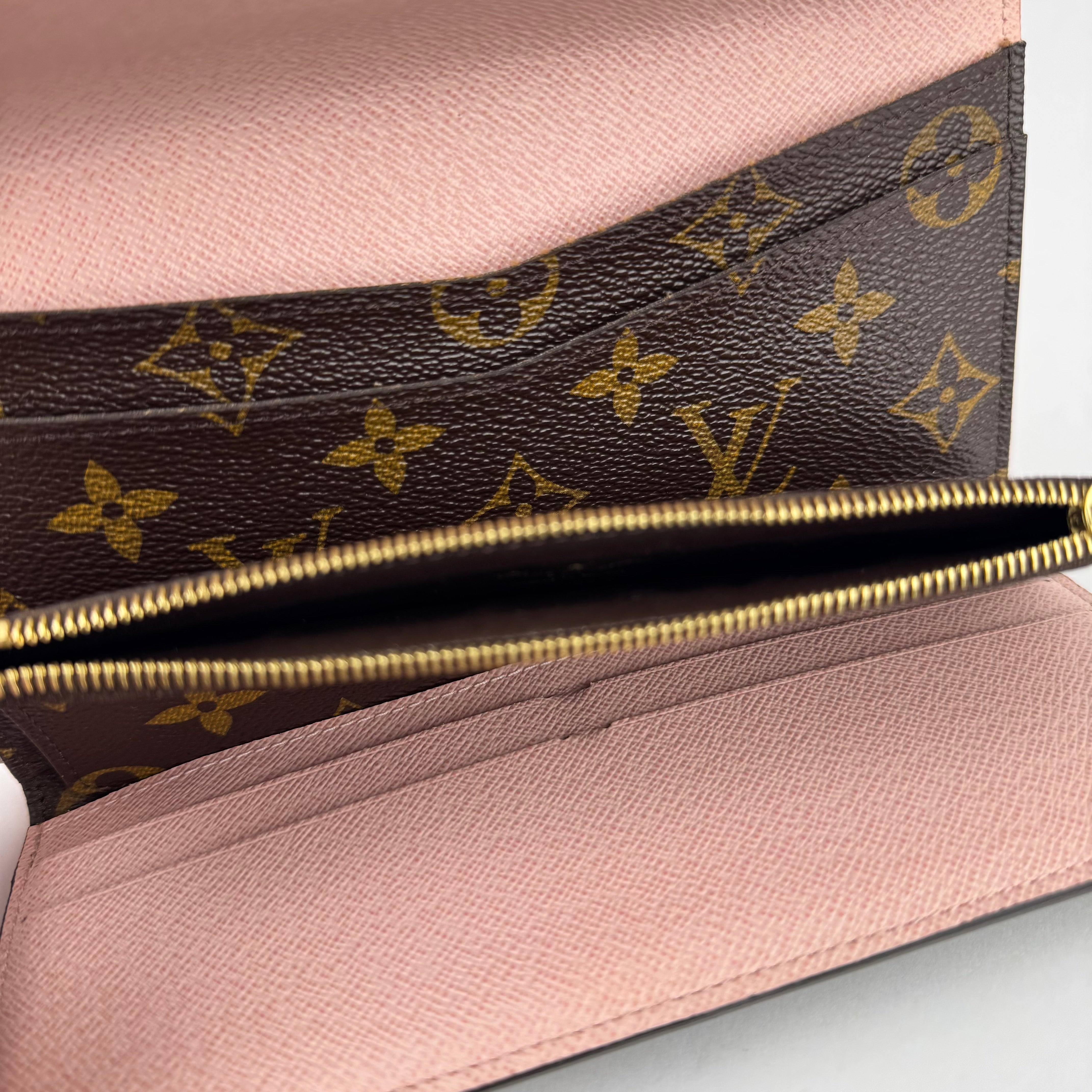 J1569 Louis Vuitton Monogram Sara Wallet- Pre Owned