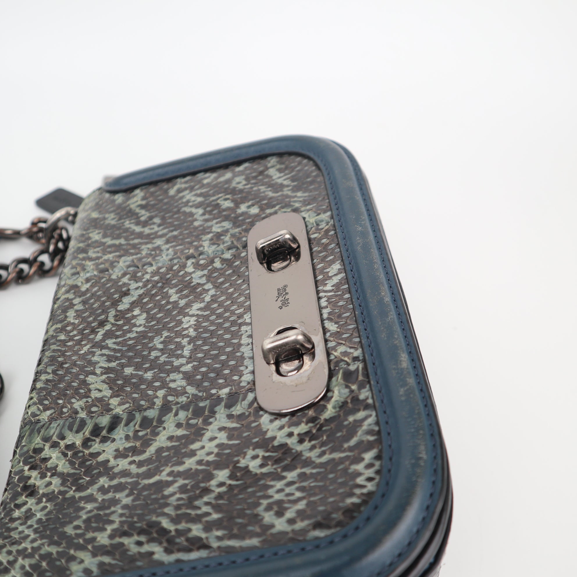 C2455 Coach Crossbody Bag Swagger Shoulder Bag 20 Snakeskin Embossed Leather | Pre-Owned Very Good Leather Snakeskin Embossed