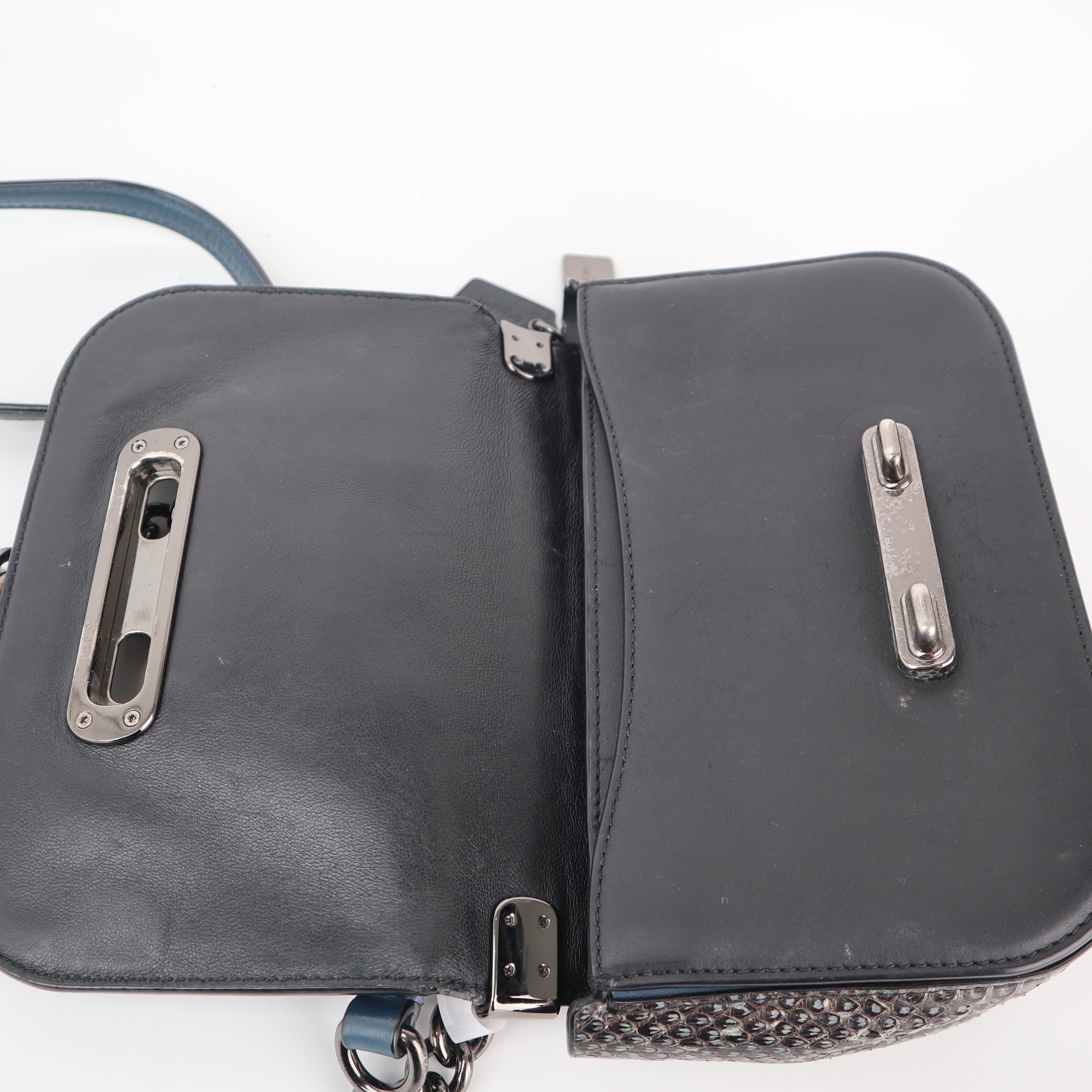C2455 Coach Crossbody Bag Swagger Shoulder Bag 20 Snakeskin Embossed Leather | Pre-Owned Very Good Leather Snakeskin Embossed