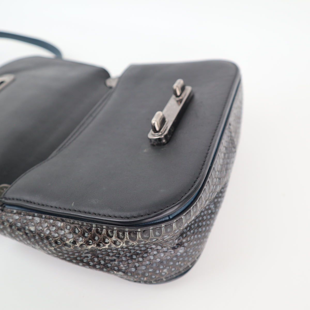 C2455 Coach Crossbody Bag Swagger Shoulder Bag 20 Snakeskin Embossed Leather | Pre-Owned Very Good Leather Snakeskin Embossed