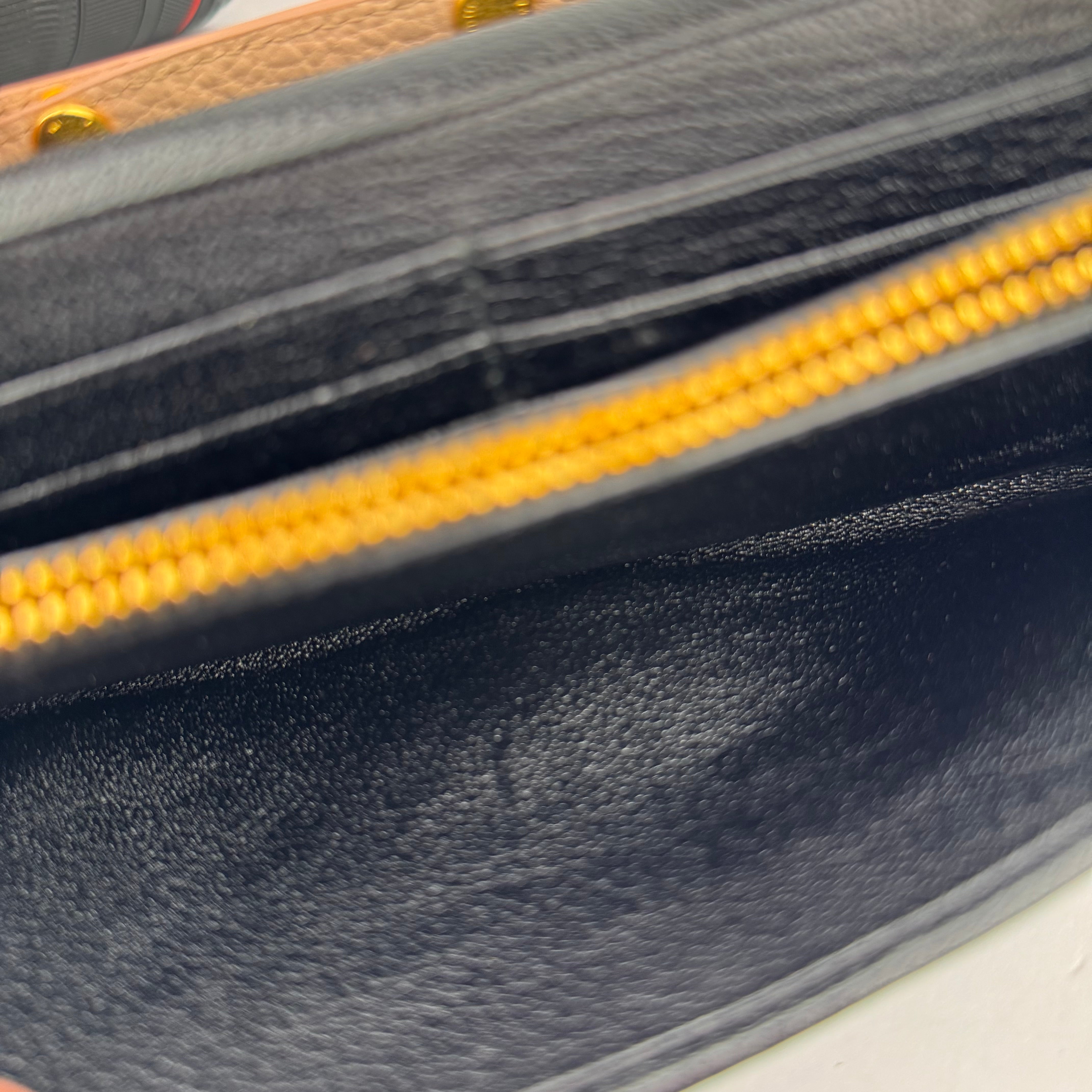 J1556 Miu Miu Bicolor Leather Wallet On Chain - Pre Owned