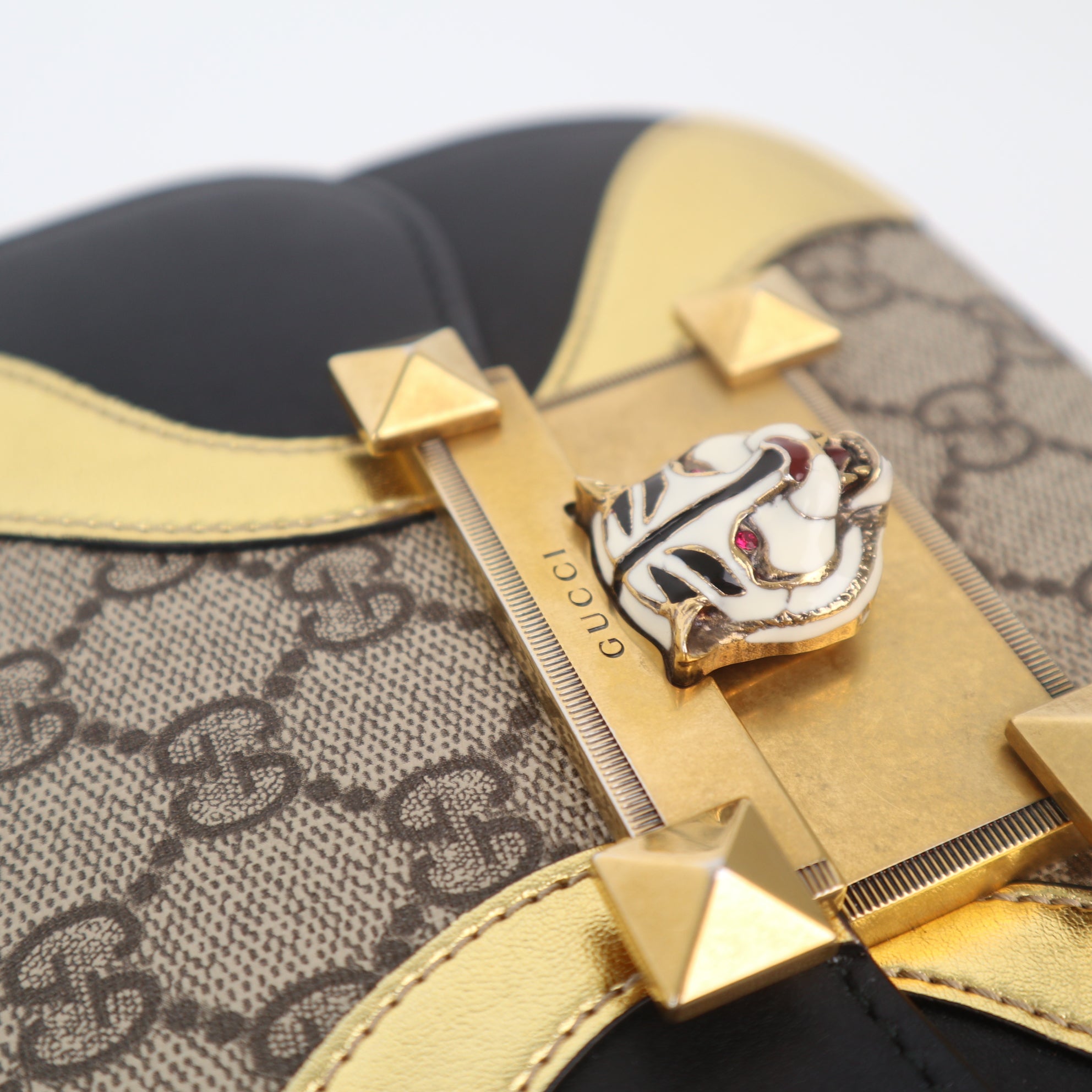 C1047 GUCCI GG Supreme Small Osiride Shoulder Bag With Black & Gold Trim Tiger Head-Pre Owned
