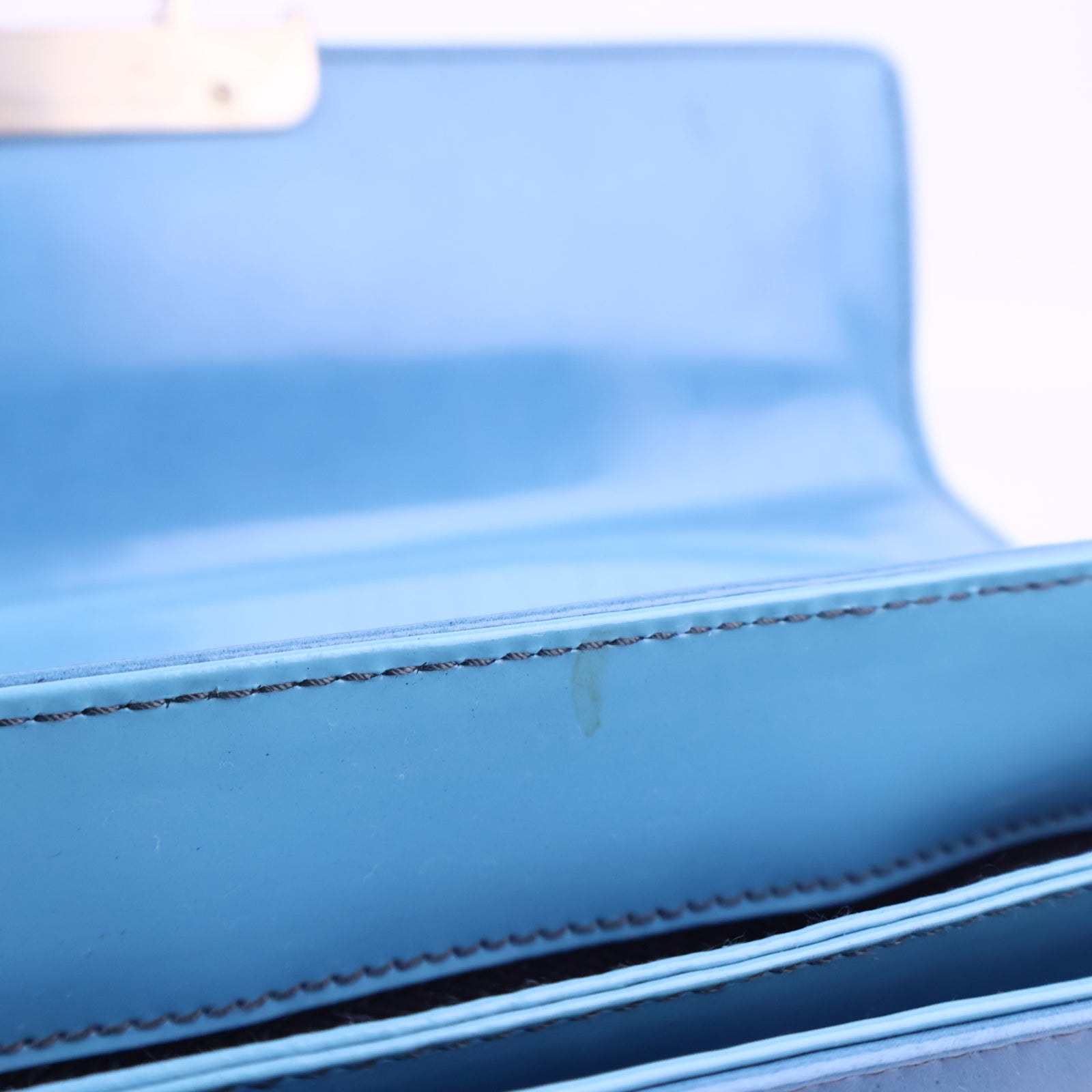 J2983 Prada Shoulder Bag Patent Leather Shoulder Bag | Pre-Owned Light Blue Patent leather