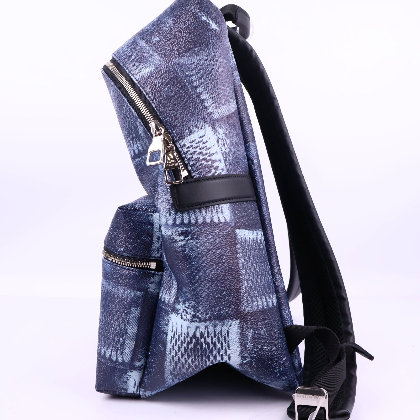 J3203 Louis Vuitton Backpack Discovery Backpack PM | Pre-Owned  Marine Blue Damier coated canvas with cowhide leather trim