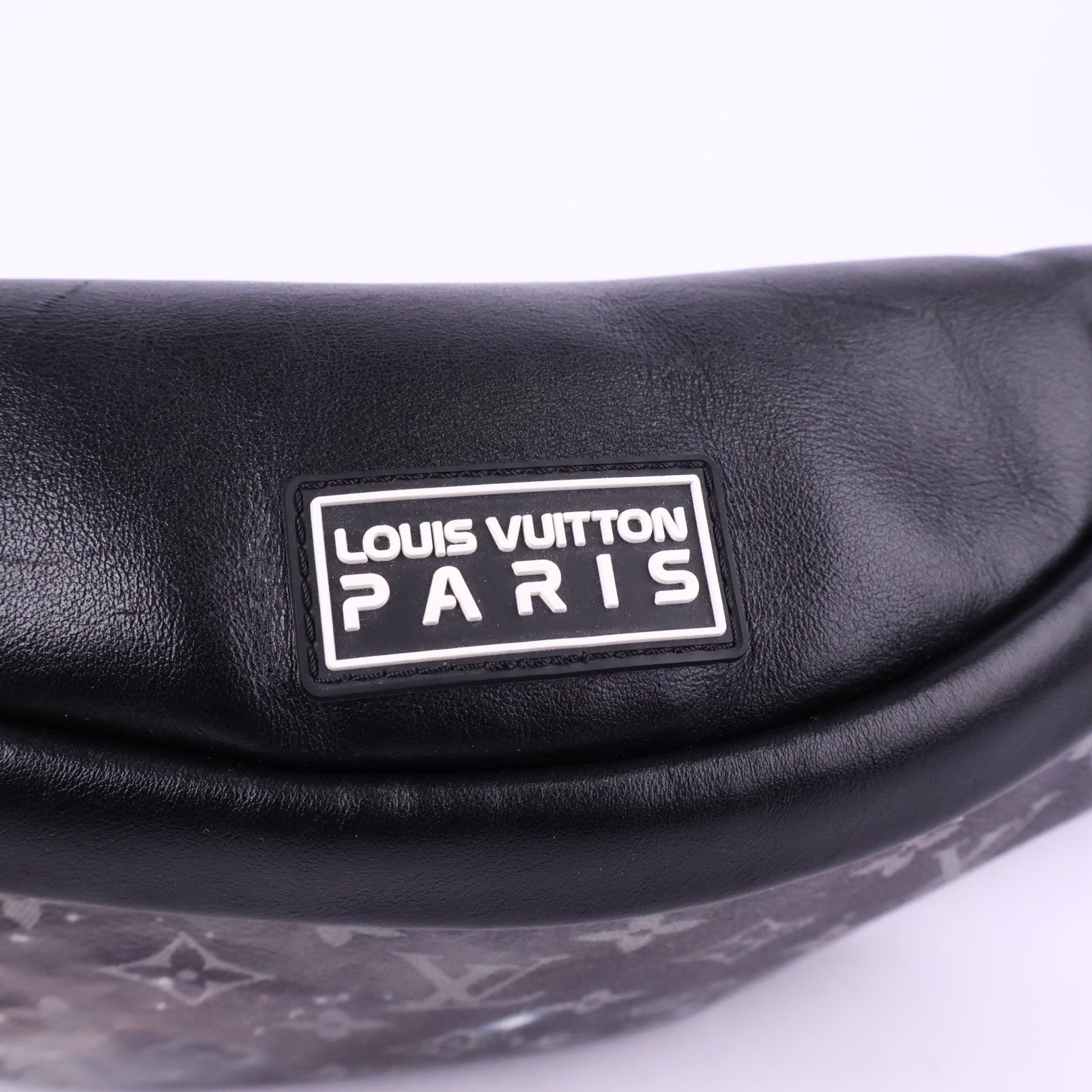 J2988 Louis Vuitton Belt Bag Discovery | Pre-Owned  Black Multicolor Monogram canvas with leather and fabric belt