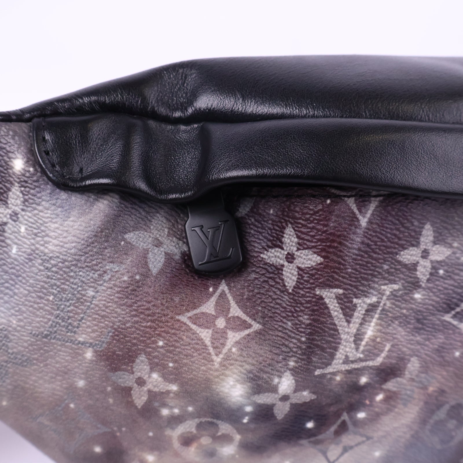 J2988 Louis Vuitton Belt Bag Discovery | Pre-Owned  Black Multicolor Monogram canvas with leather and fabric belt
