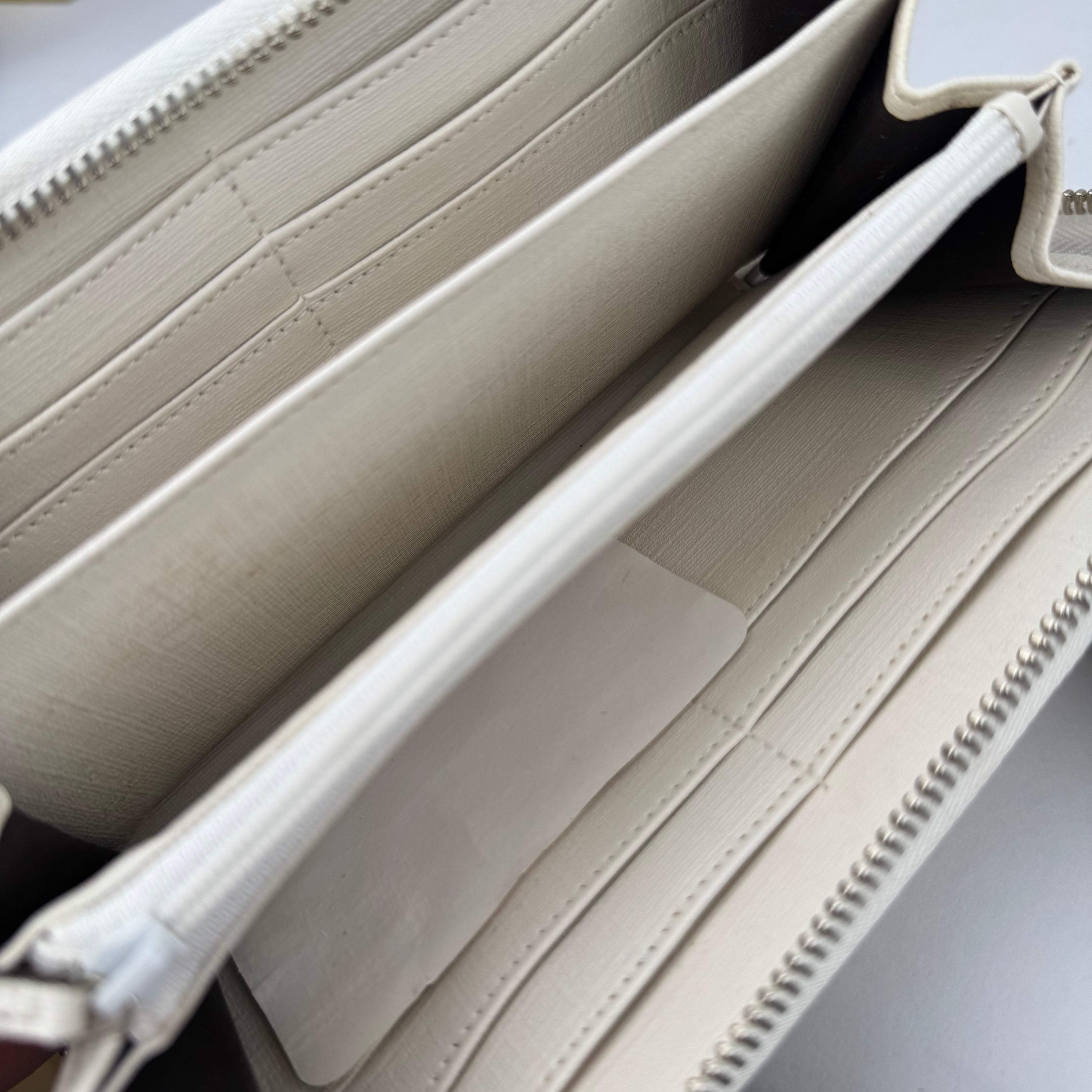 J1481 Gucci Zip Around Wallet White Micro GG Supreme Stars Canvas - Pre Owned